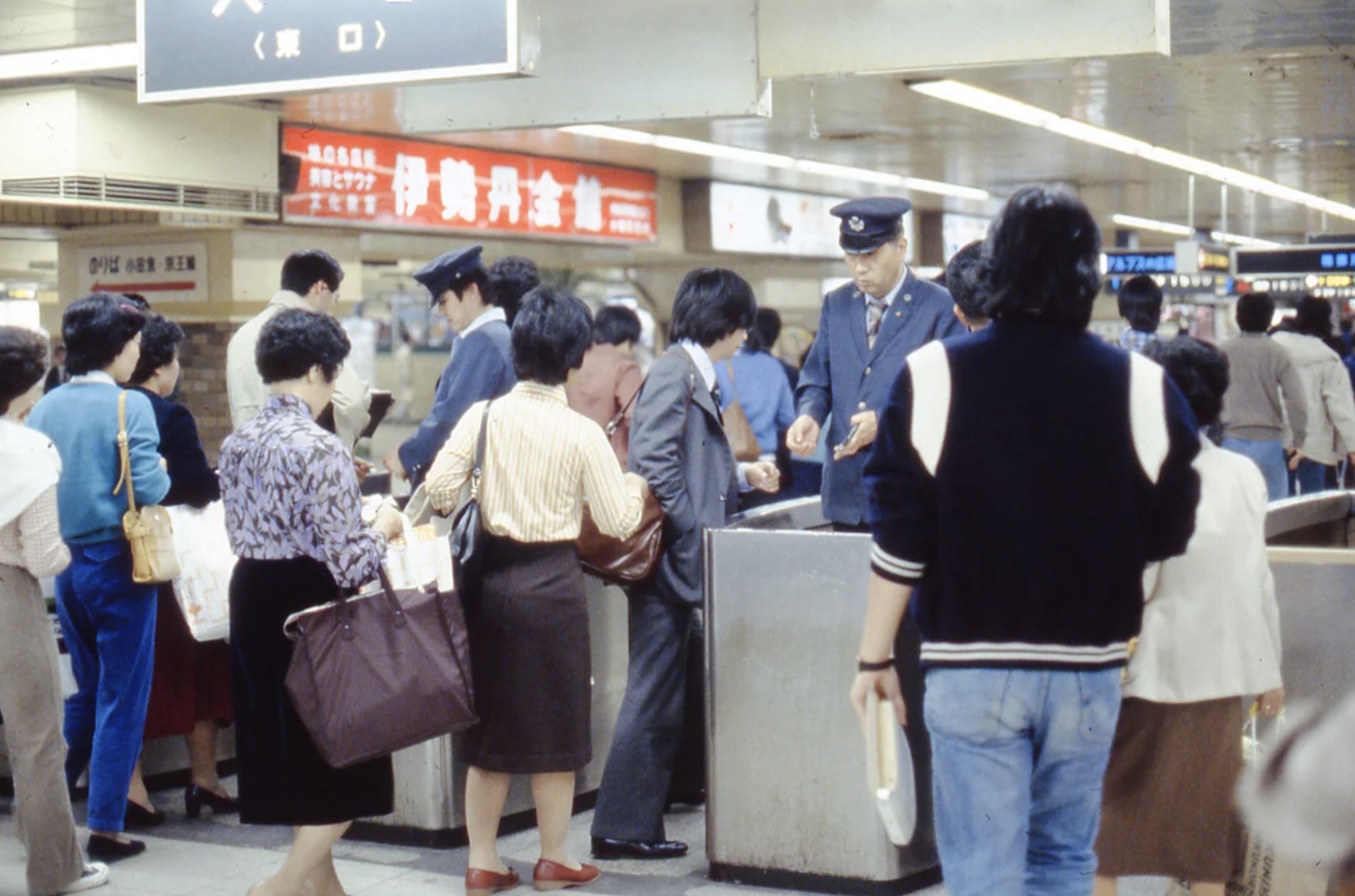 24 Photos of What Life Was Like in 1980s Japan