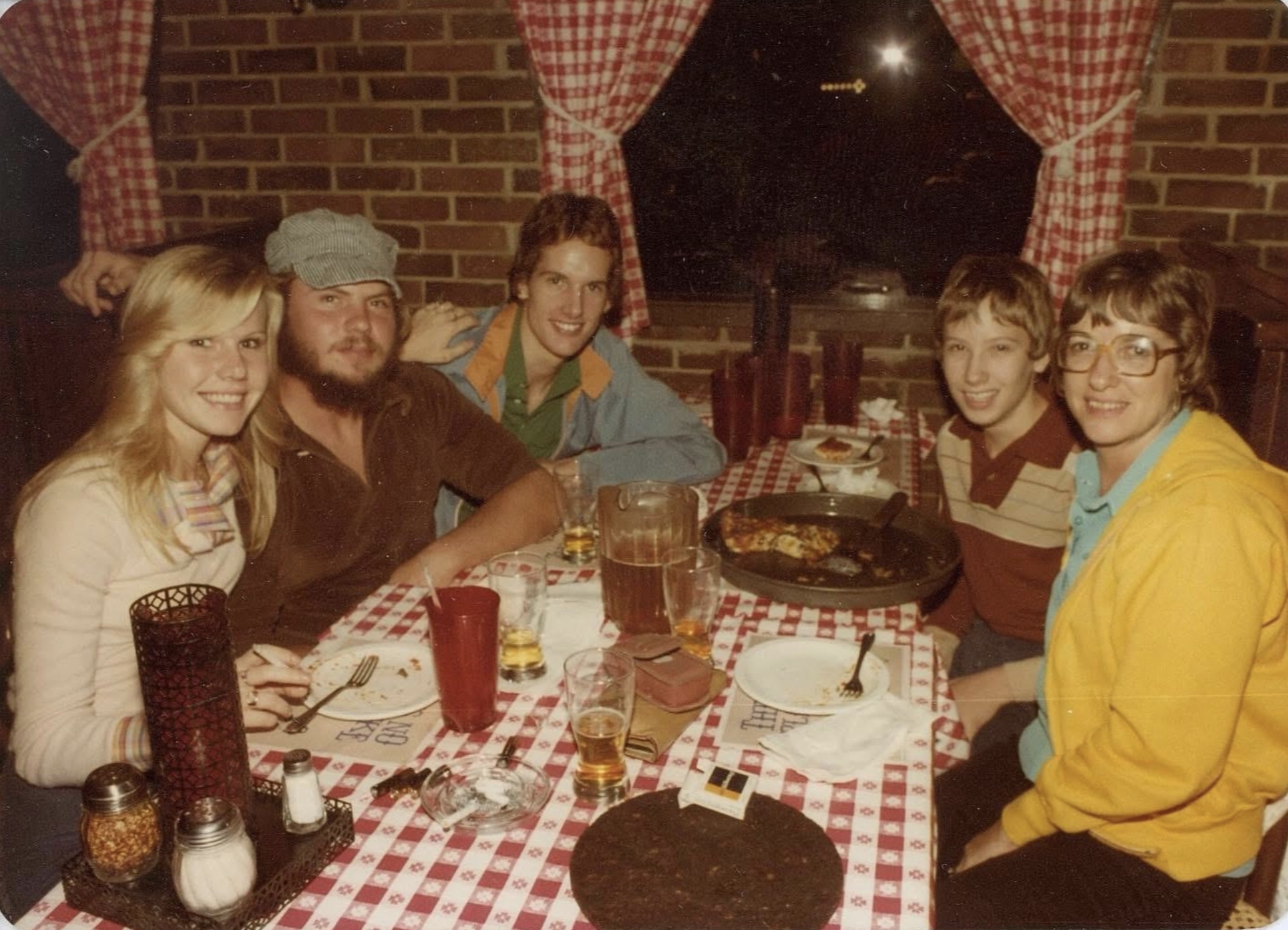 24 Photos of People Loving Life in the 70s