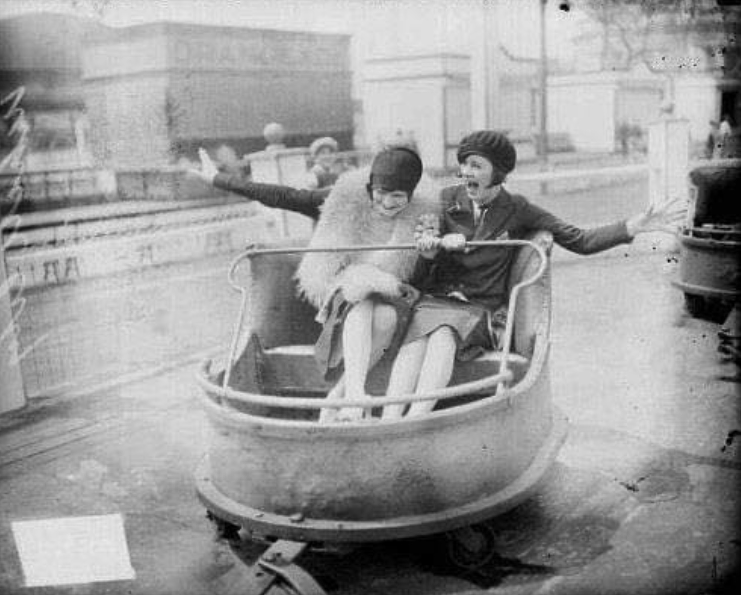 24 Vintage Photos of Early Amusement Parks