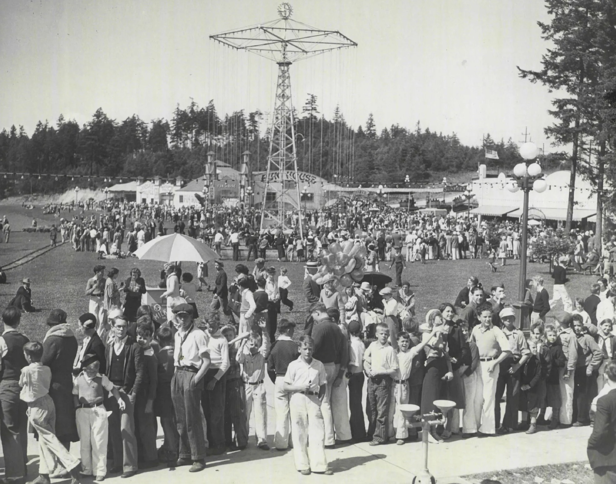 24 Vintage Photos of Early Amusement Parks