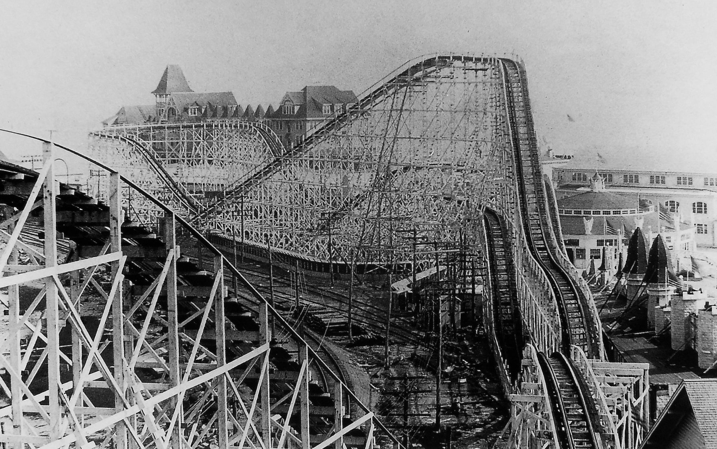 24 Vintage Photos of Early Amusement Parks