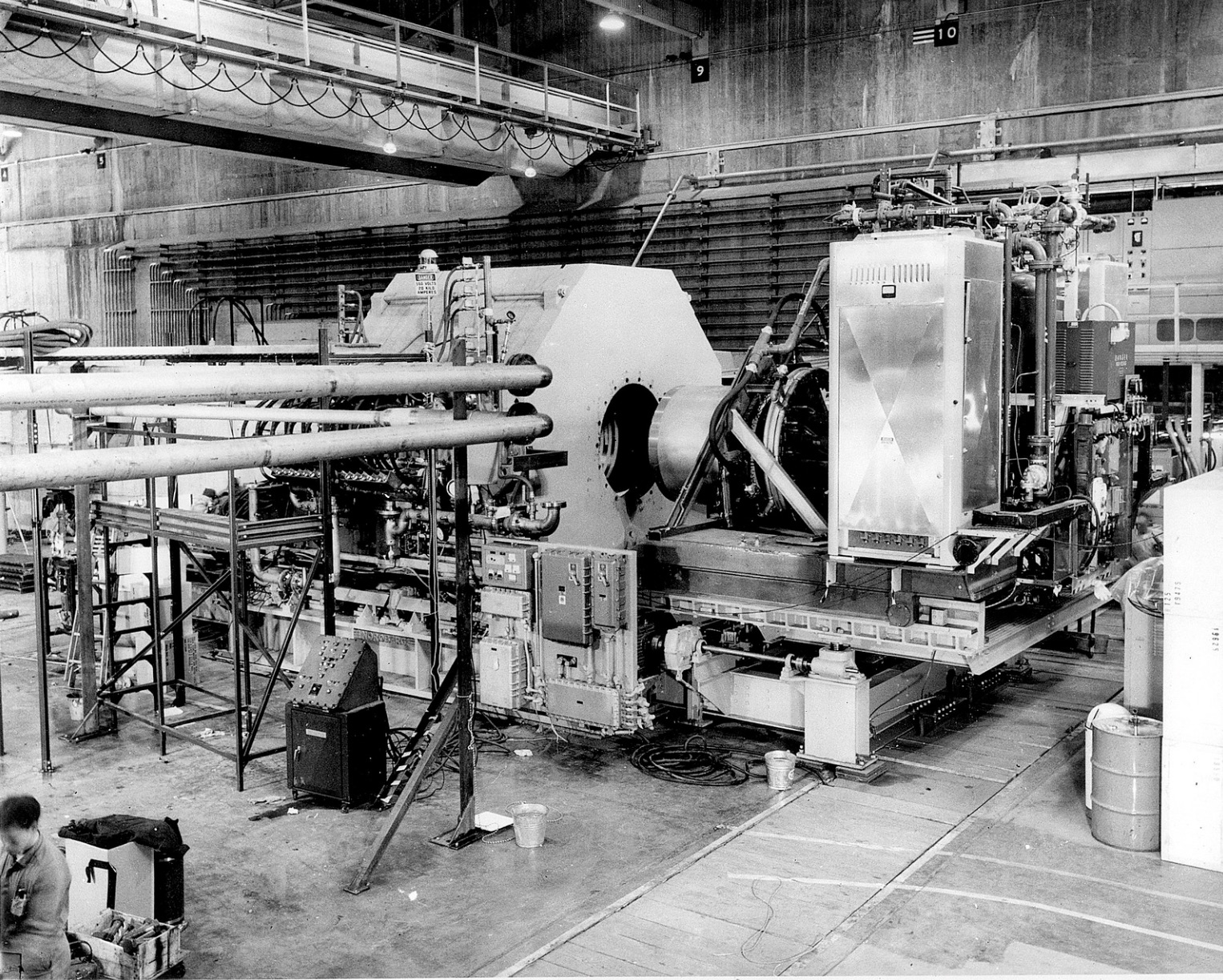 Michigan-Argonne Heavy Liquid Bubble Chamber 