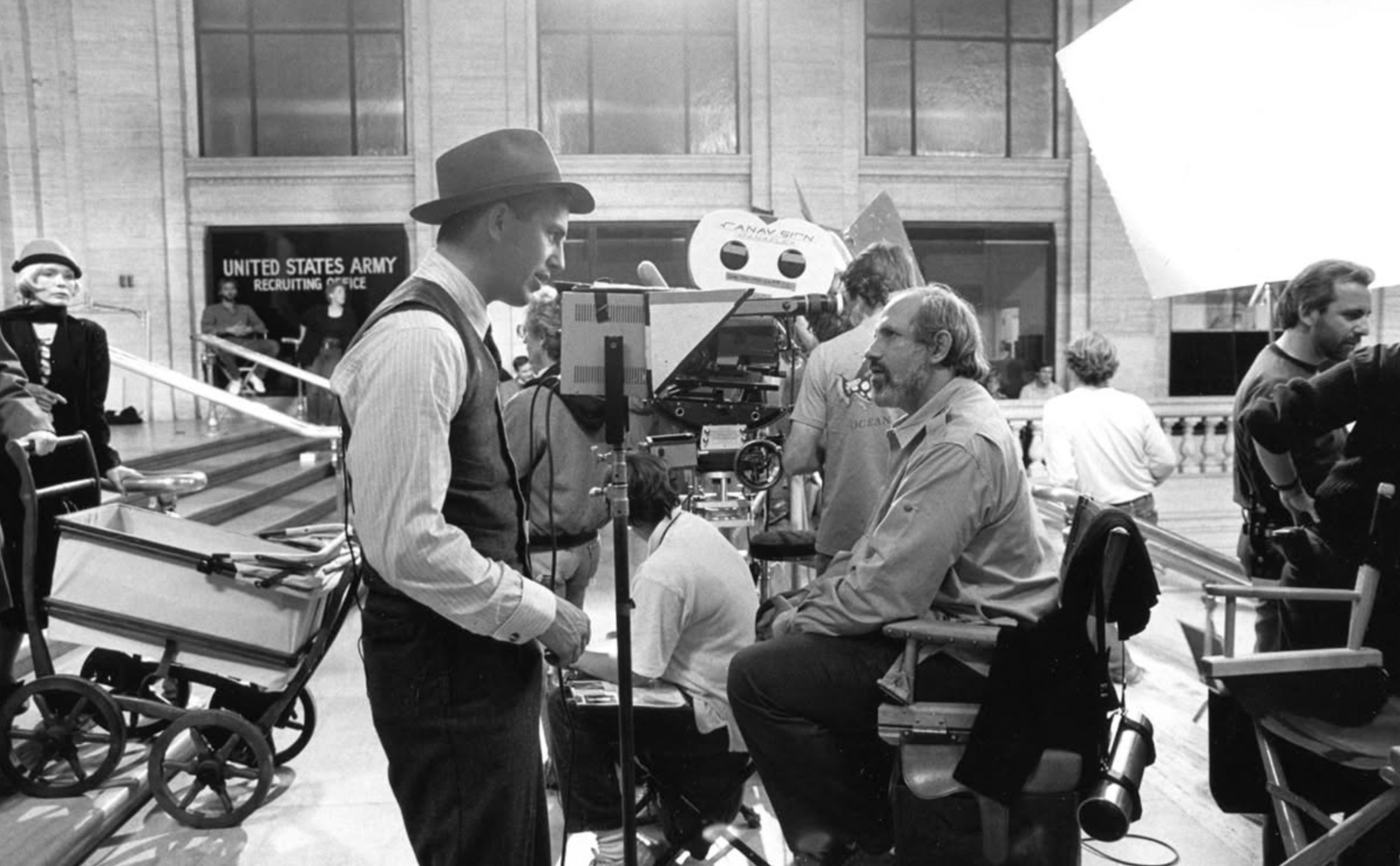 22 Behind-the-Scene Pics of Classic '80s Crime Flicks