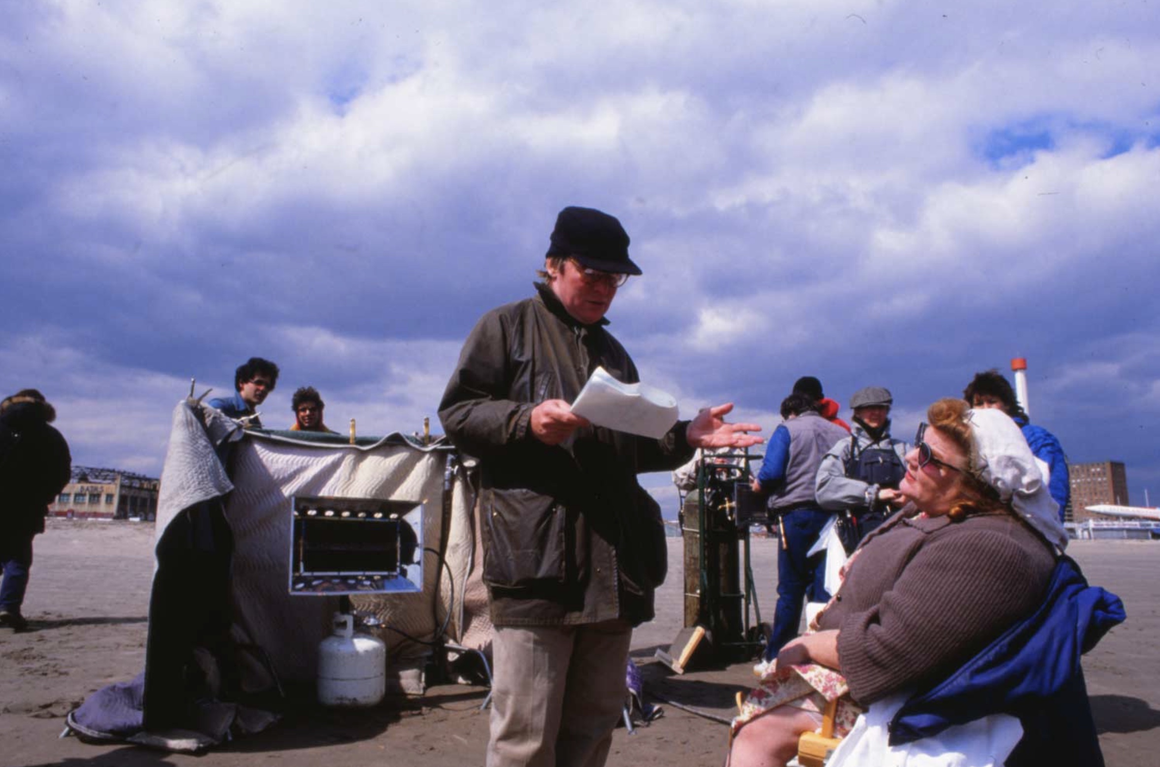 22 Behind-the-Scene Pics of Classic '80s Crime Flicks