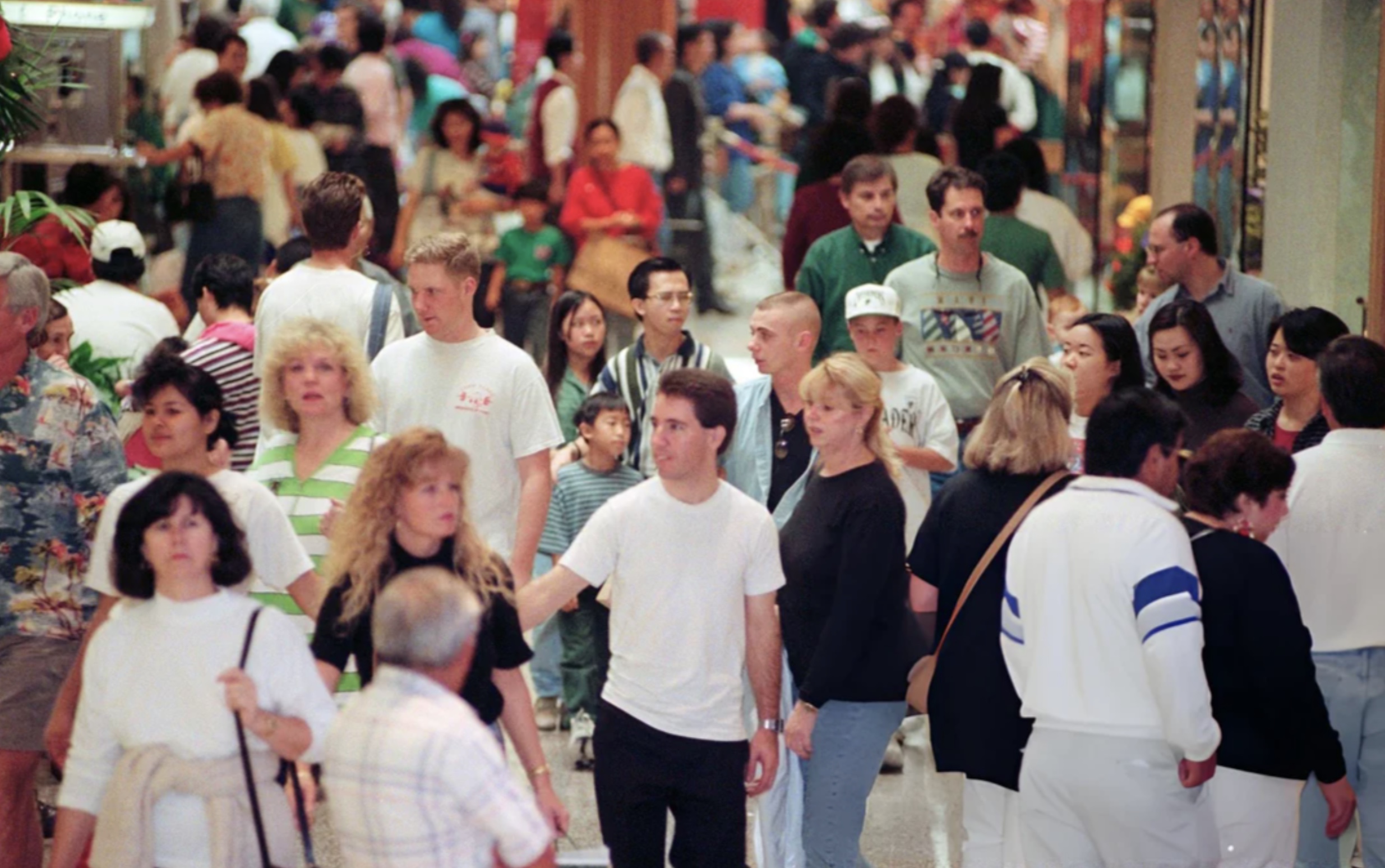23 '90s Pics Showcasing the Golden Age of Malls
