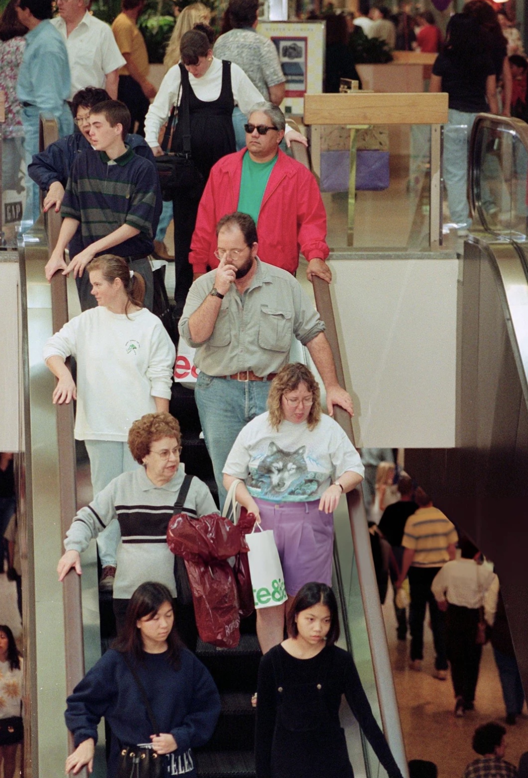 23 '90s Pics Showcasing the Golden Age of Malls