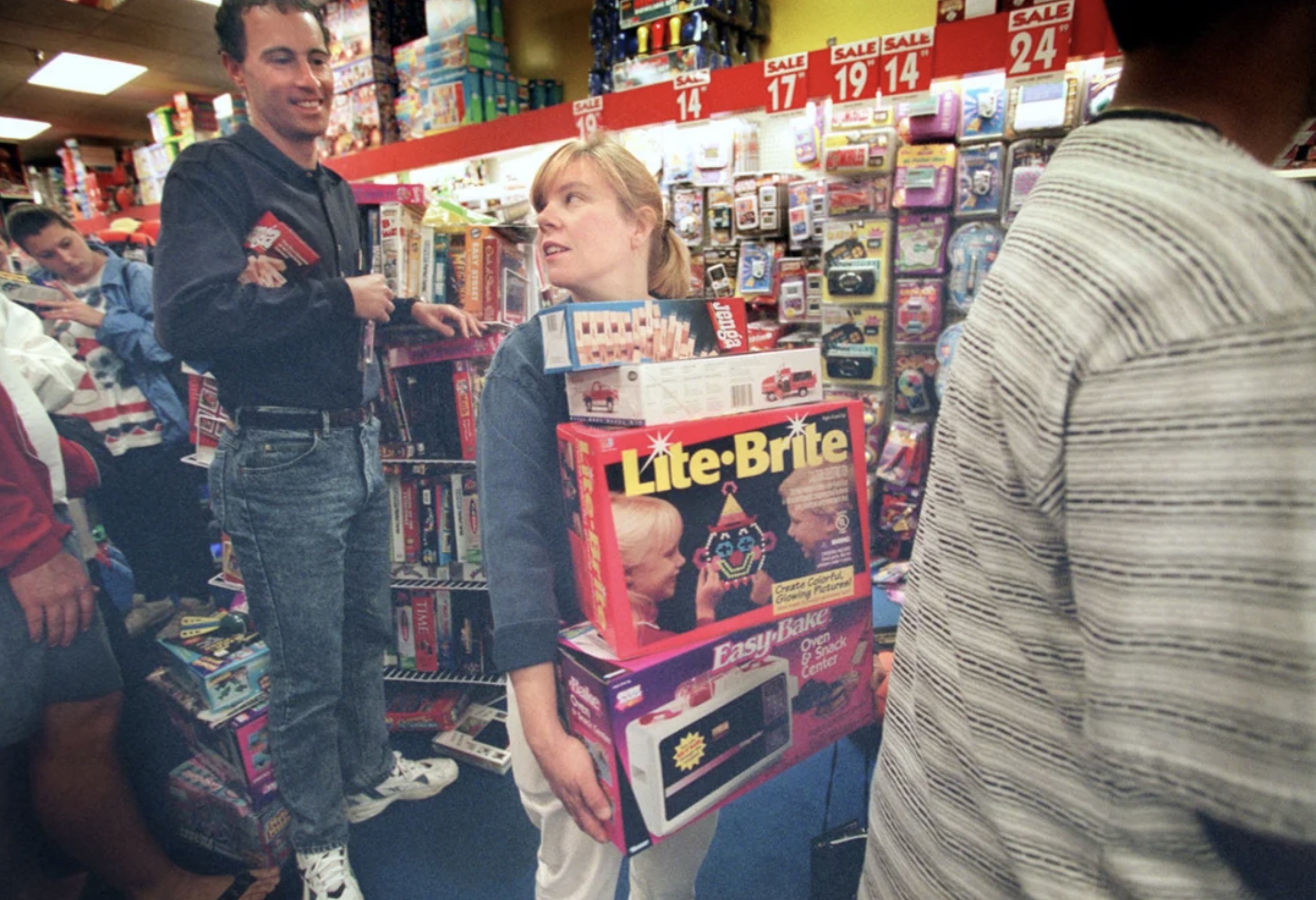 23 '90s Pics Showcasing the Golden Age of Malls