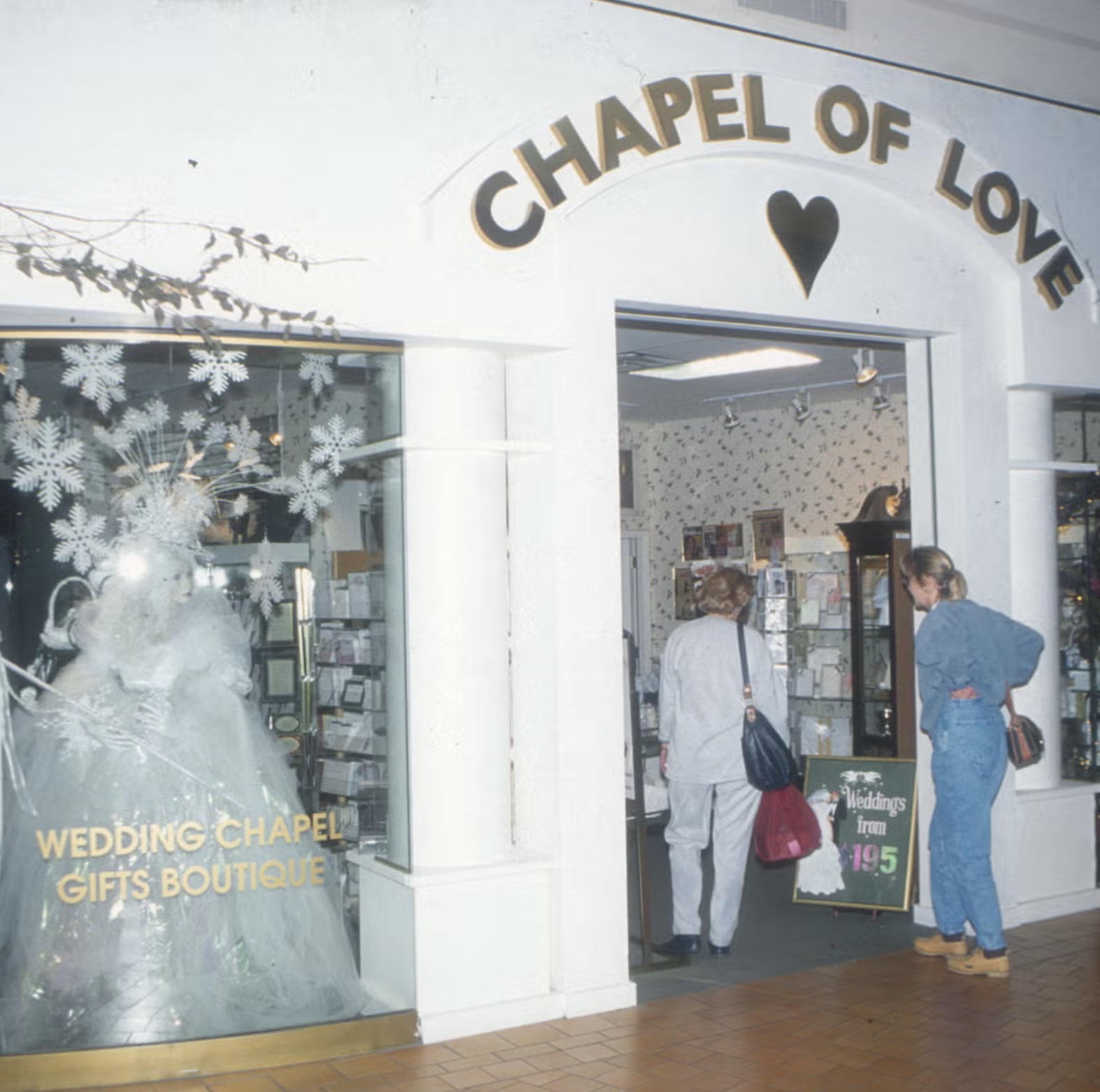 23 '90s Pics Showcasing the Golden Age of Malls