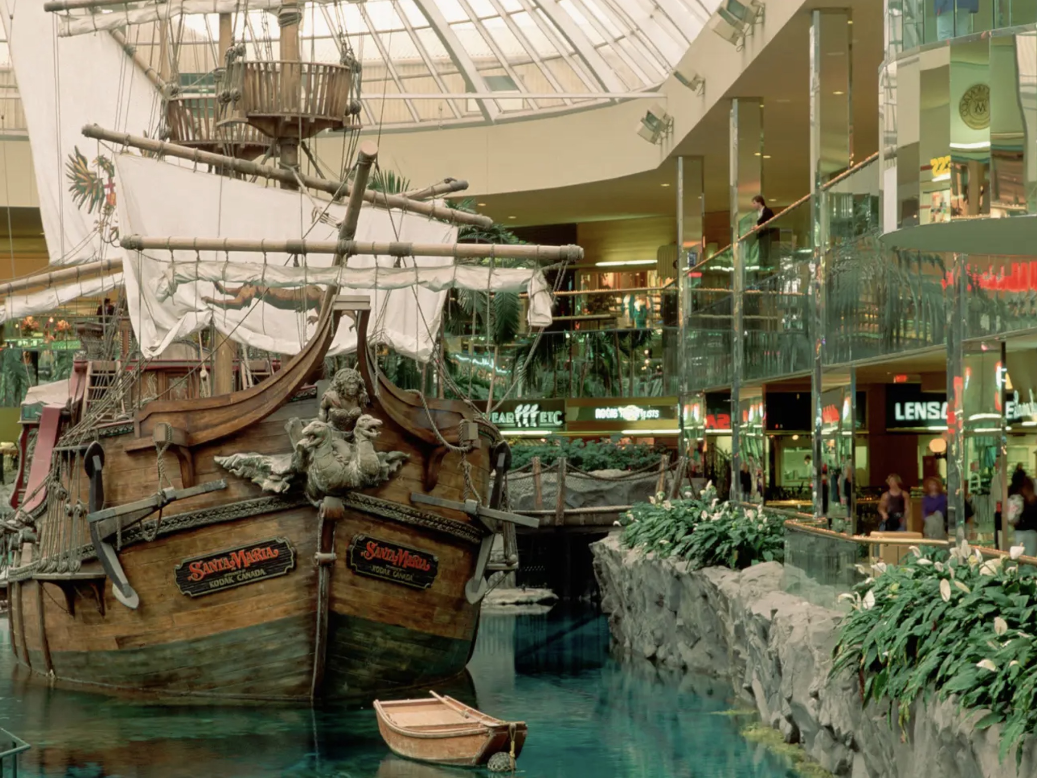 23 '90s Pics Showcasing the Golden Age of Malls