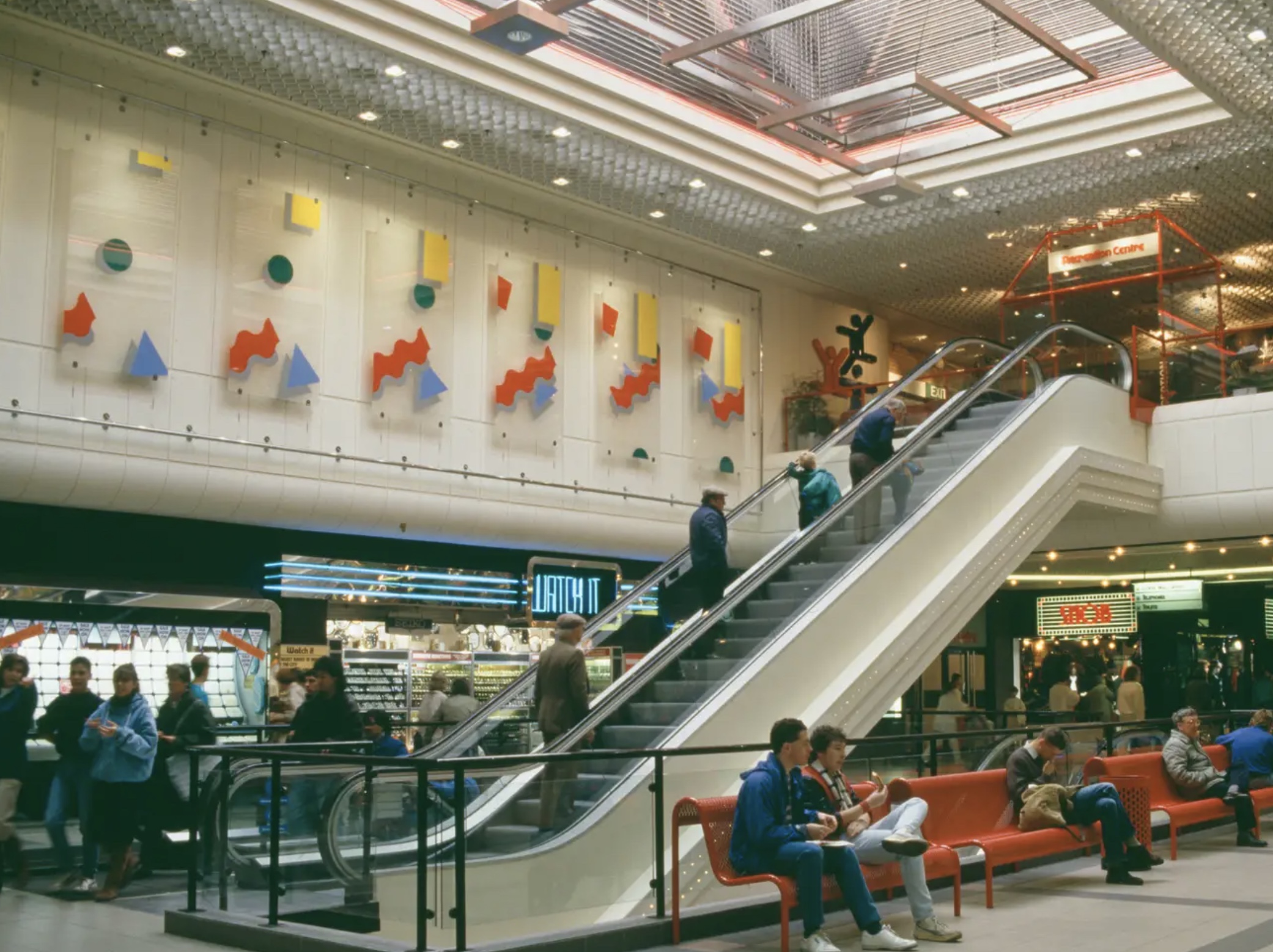 23 '90s Pics Showcasing the Golden Age of Malls