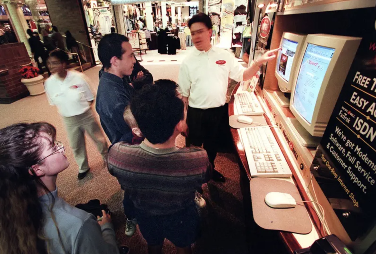 23 '90s Pics Showcasing the Golden Age of Malls