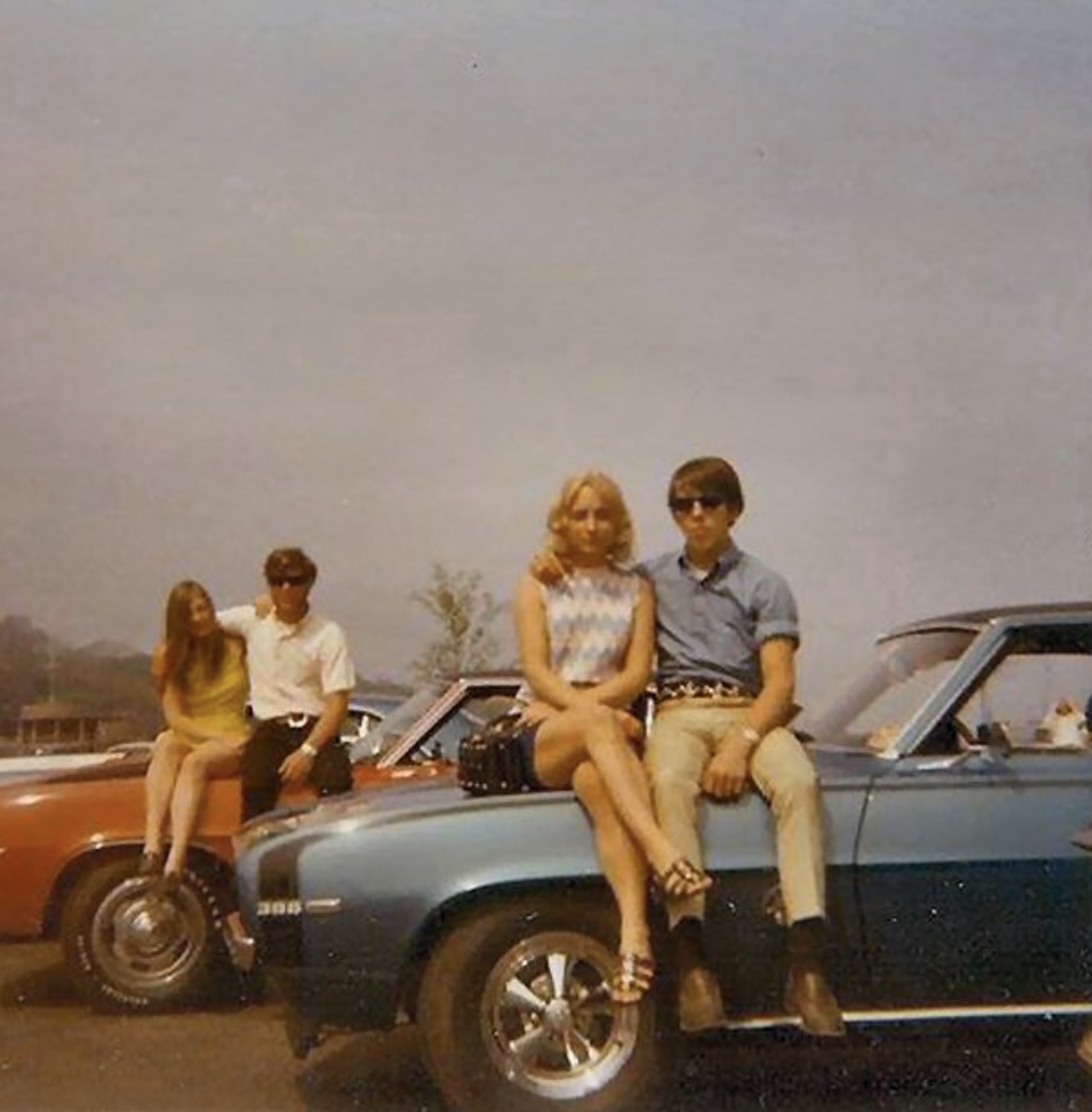 24 1970s Pics Of Chicks & Dudes On The Hoods Of Cars