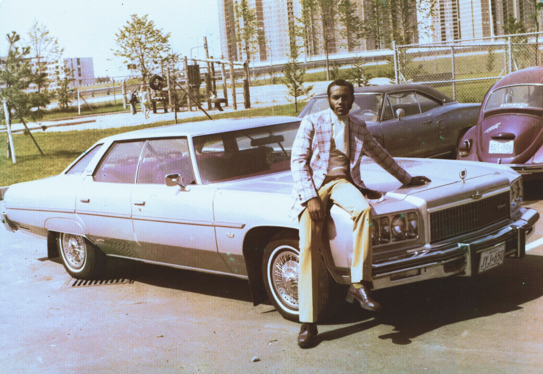 24 1970s Pics Of Chicks & Dudes On The Hoods Of Cars