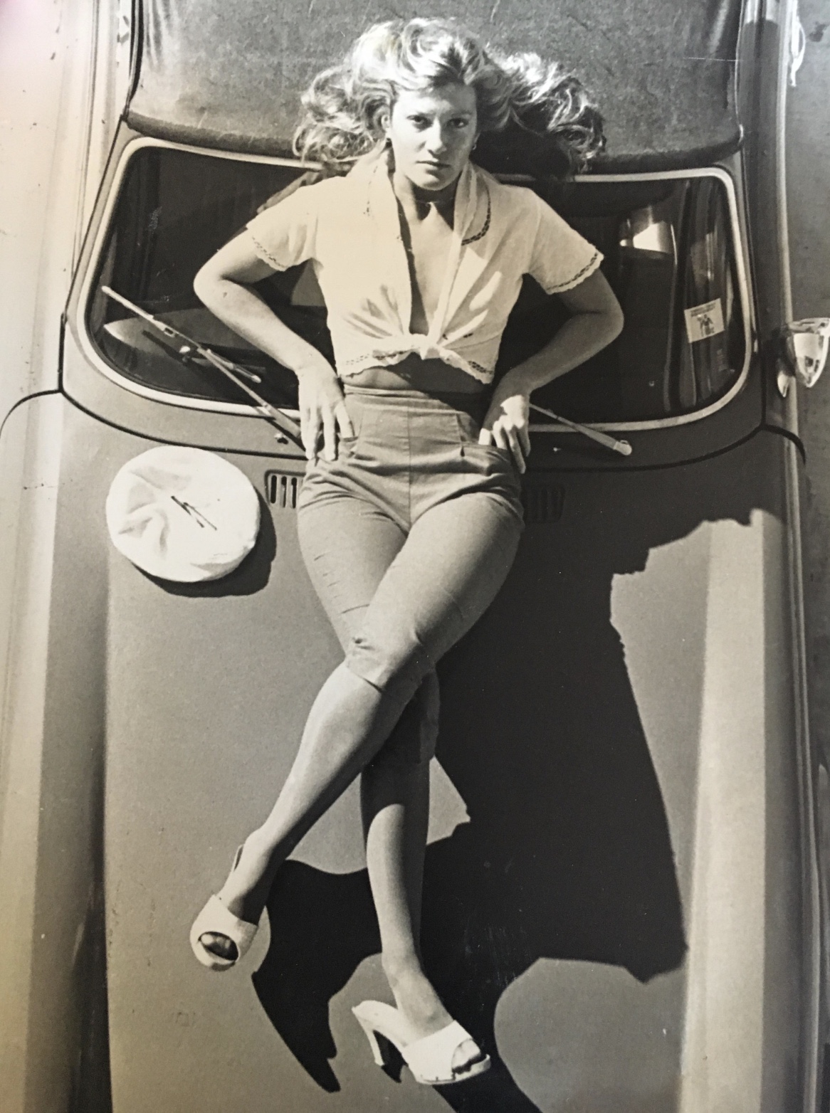 24 1970s Pics Of Chicks & Dudes On The Hoods Of Cars