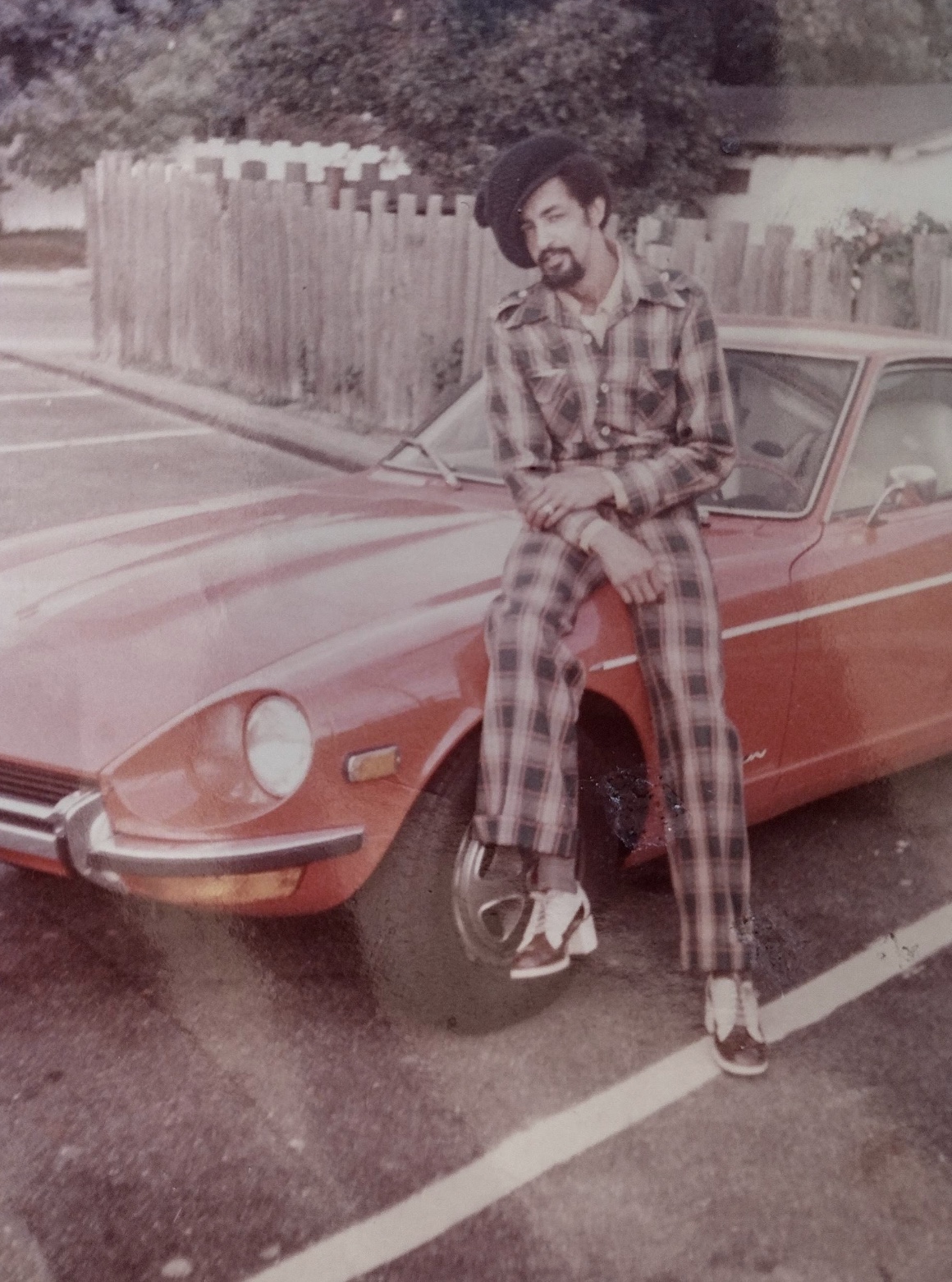 24 1970s Pics Of Chicks & Dudes On The Hoods Of Cars