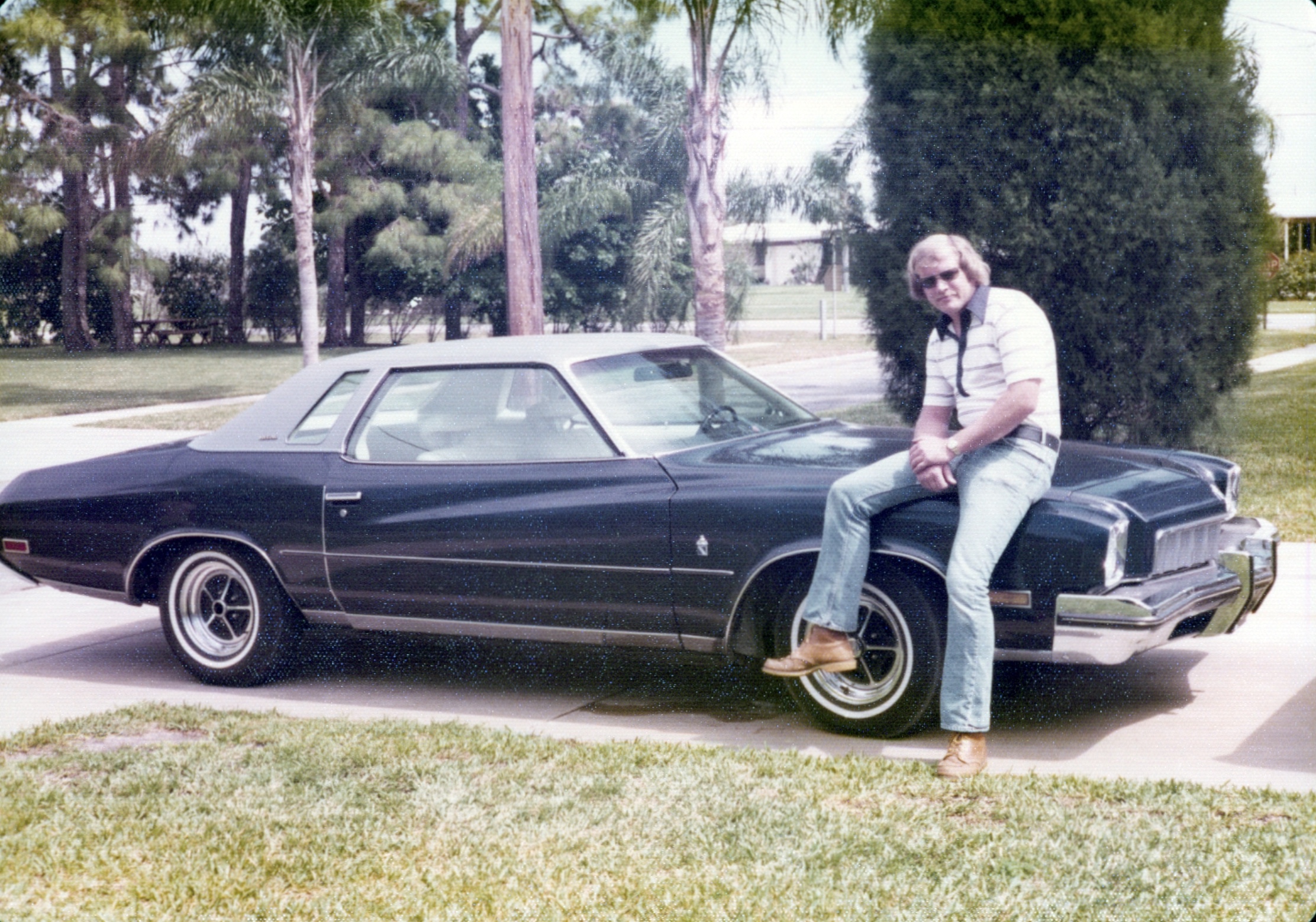 24 1970s Pics Of Chicks & Dudes On The Hoods Of Cars