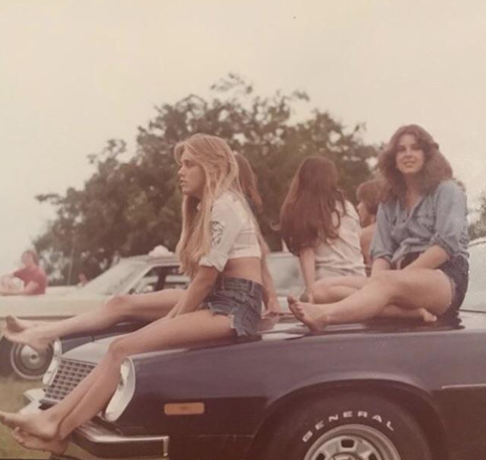 24 1970s Pics Of Chicks & Dudes On The Hoods Of Cars