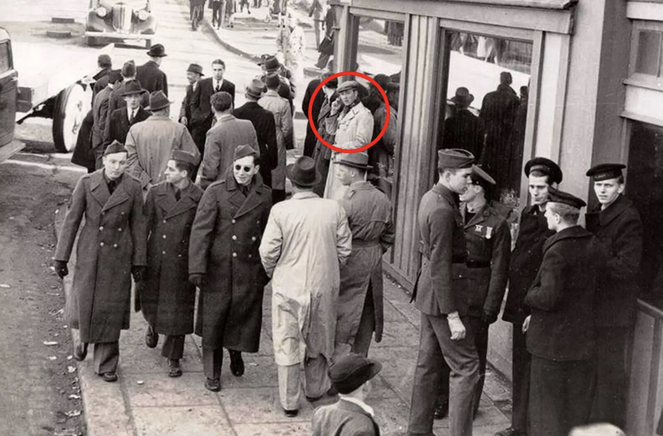 15 People Of The Past Who Look Like Time Travelers