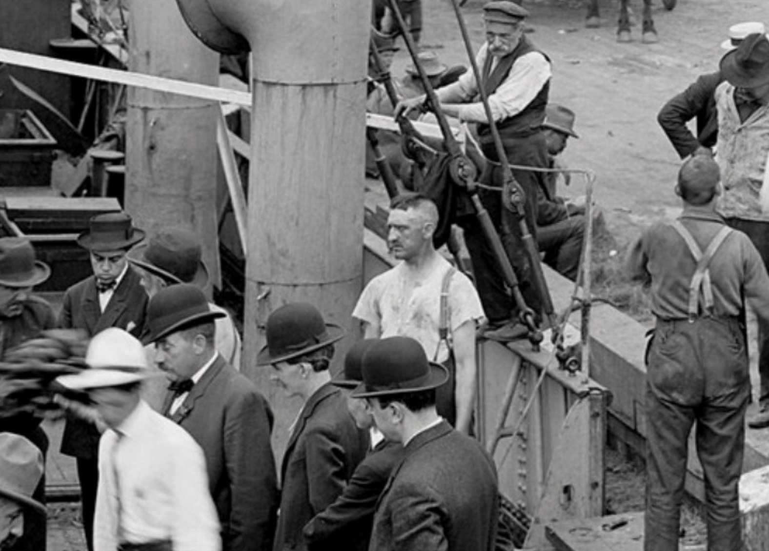 15 People Of The Past Who Look Like Time Travelers