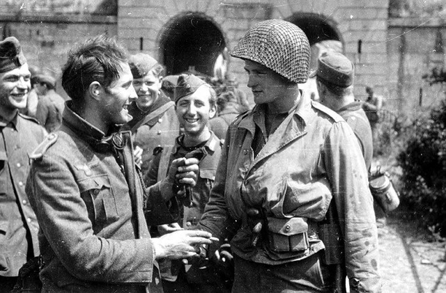 American and German Soldier