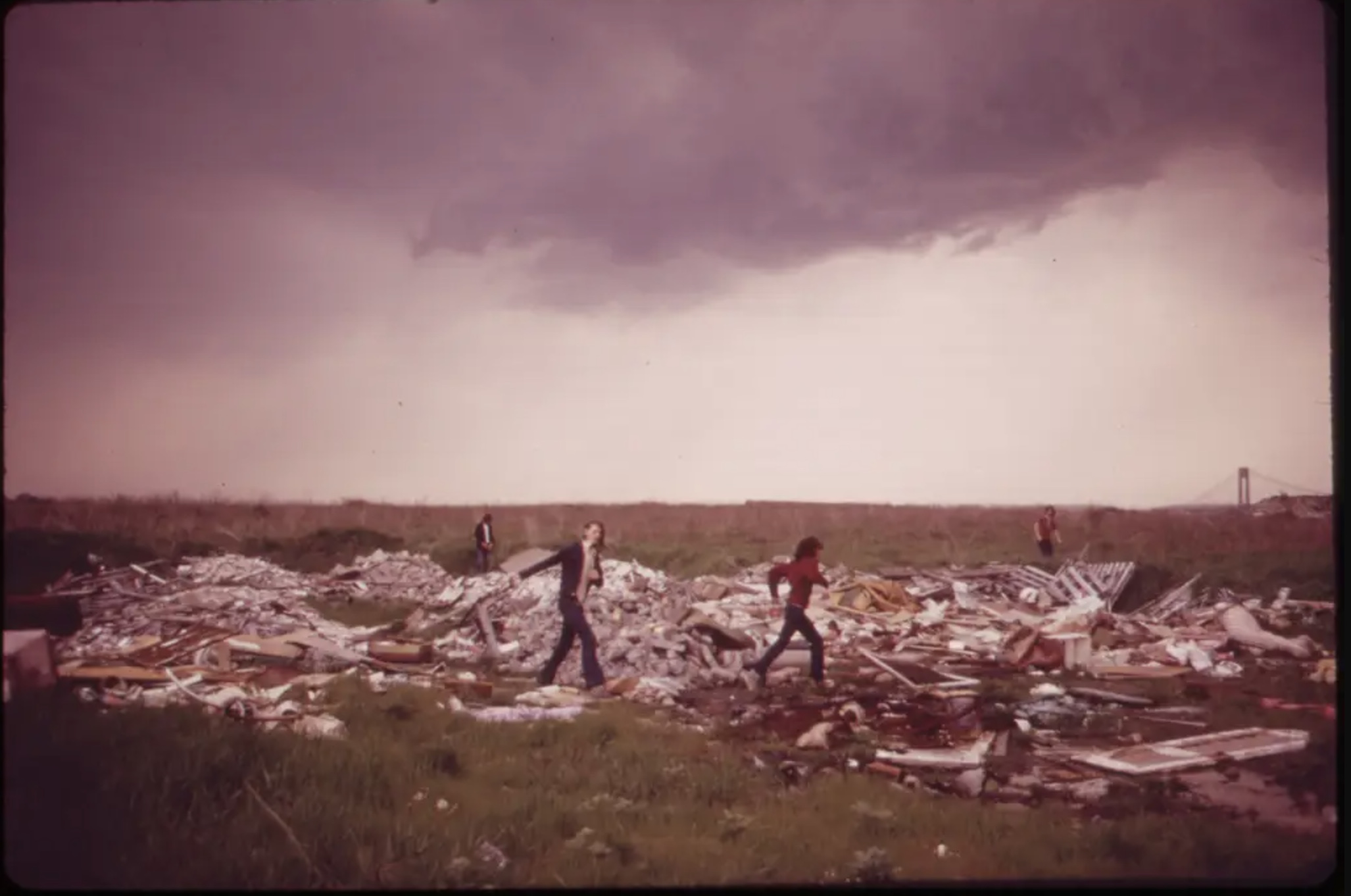 26 Photos Remembering When Everybody Littered
