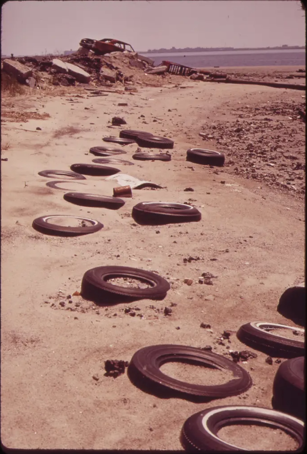 26 Photos Remembering When Everybody Littered