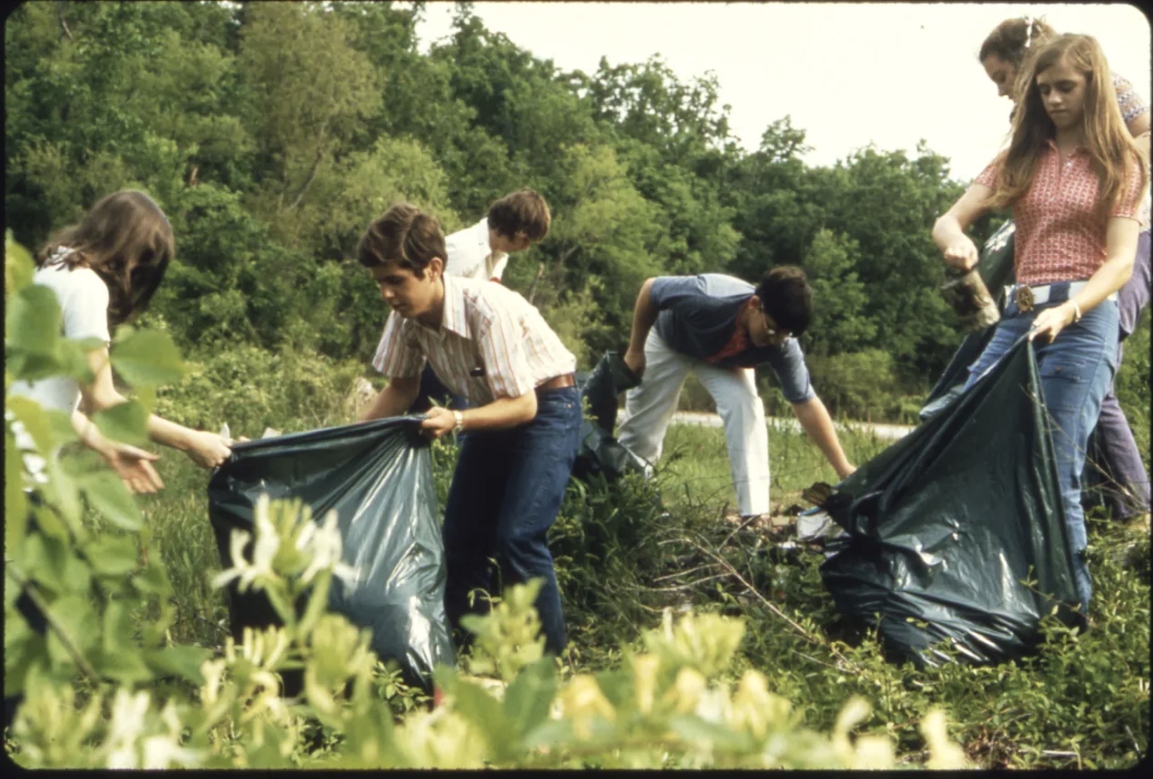 26 Photos Remembering When Everybody Littered