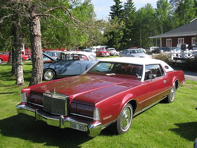 Lincoln Continental Mark IV