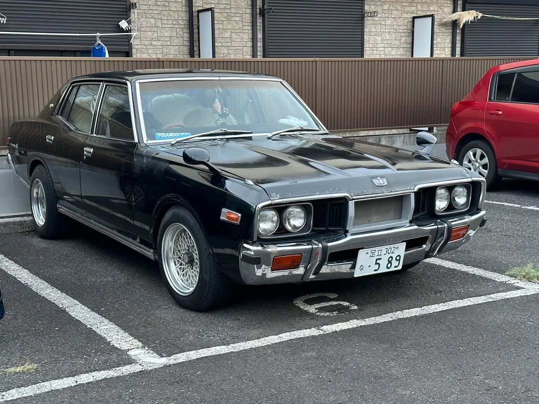 Nissan Gloria 330 