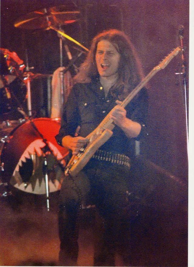 Fast Eddie Clarke ripping a solo!