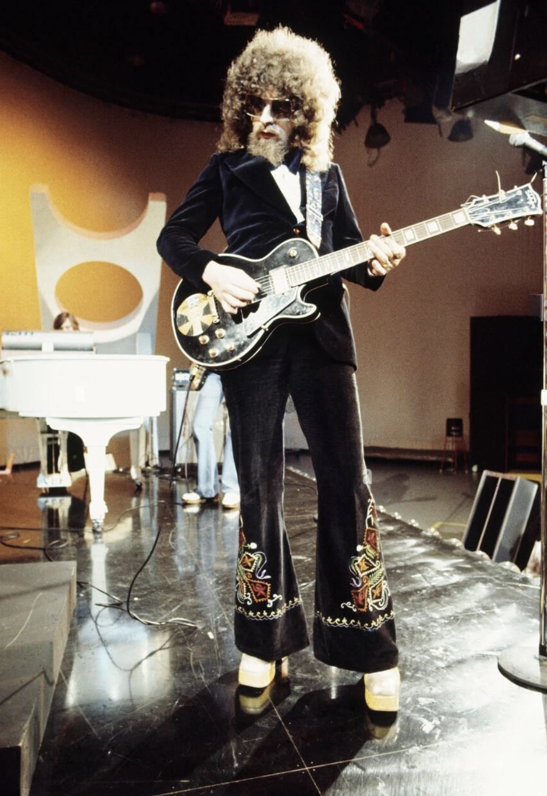 21 1970s Photos Of ELO That Won’t Bring You Down