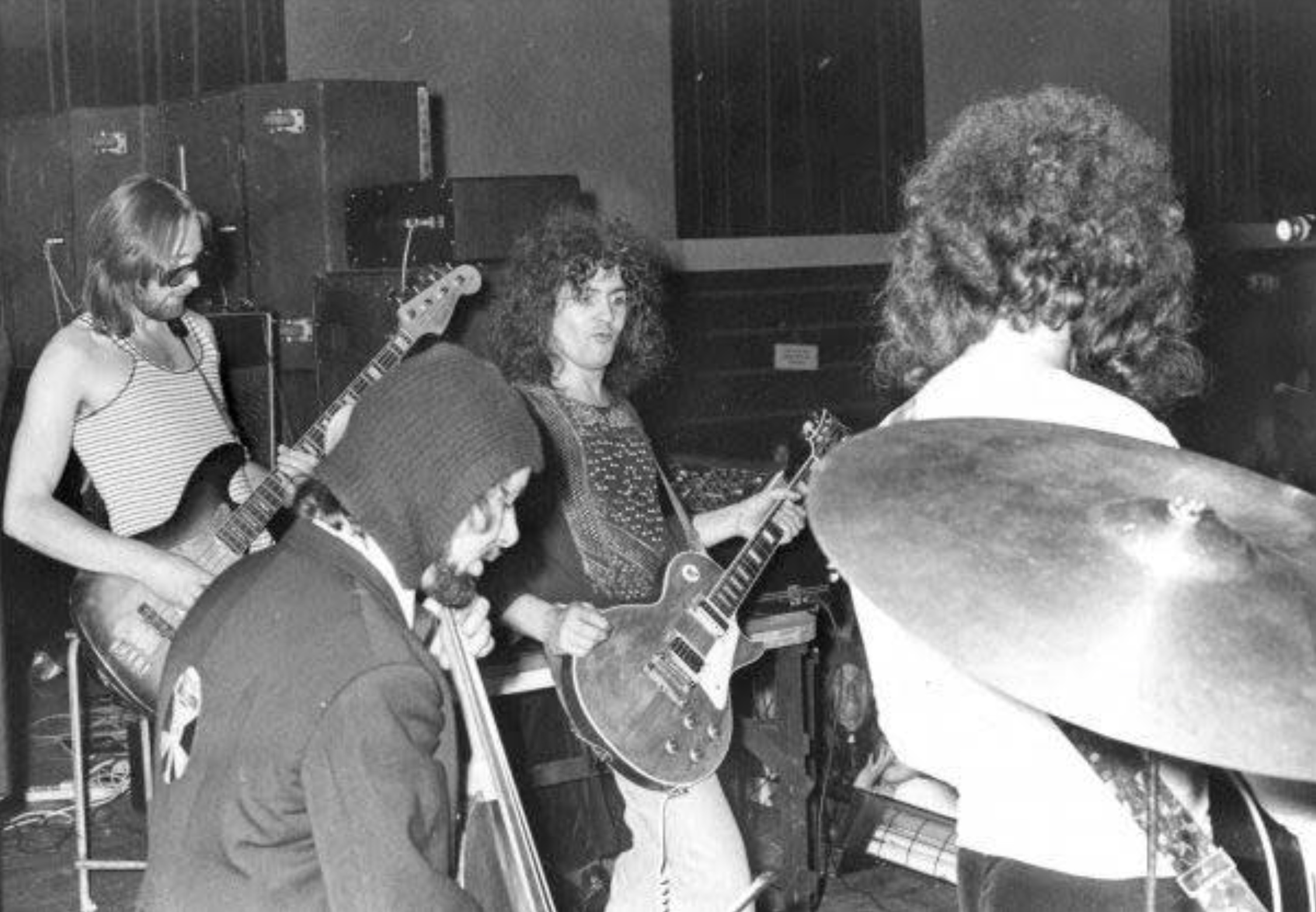 21 1970s Photos Of ELO That Won’t Bring You Down