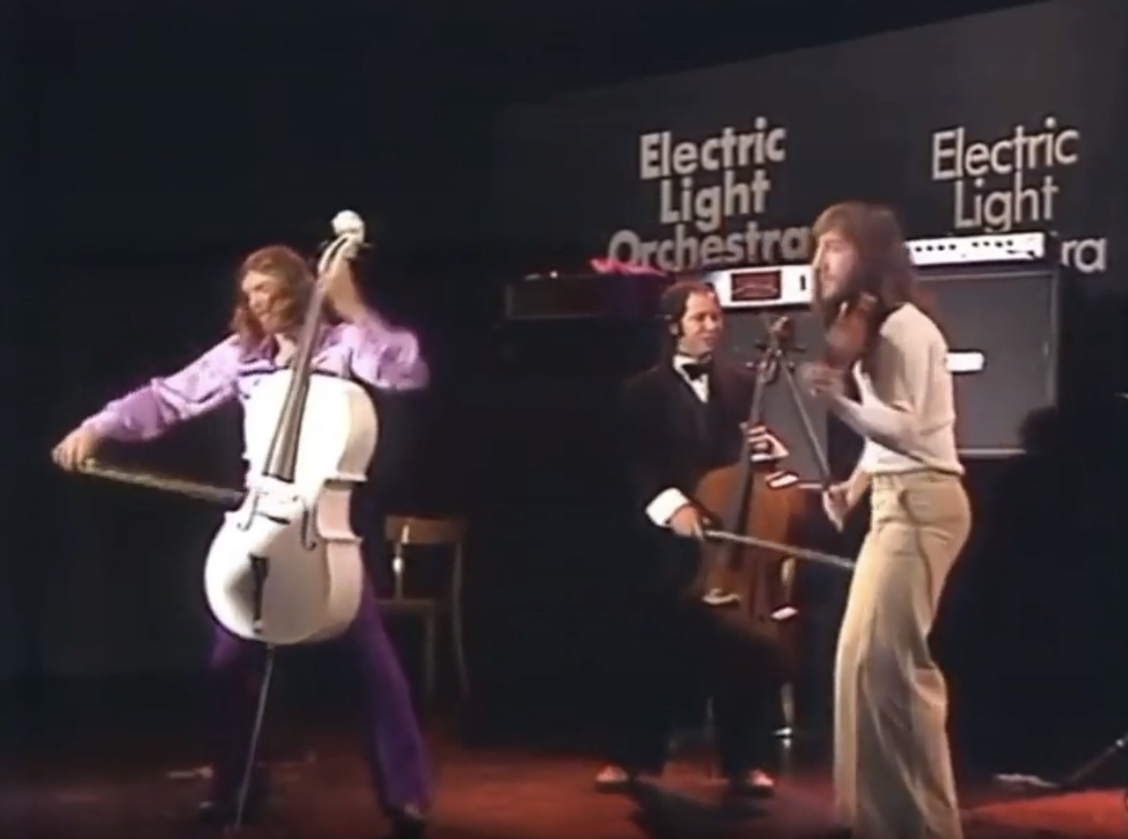 21 1970s Photos Of ELO That Won’t Bring You Down