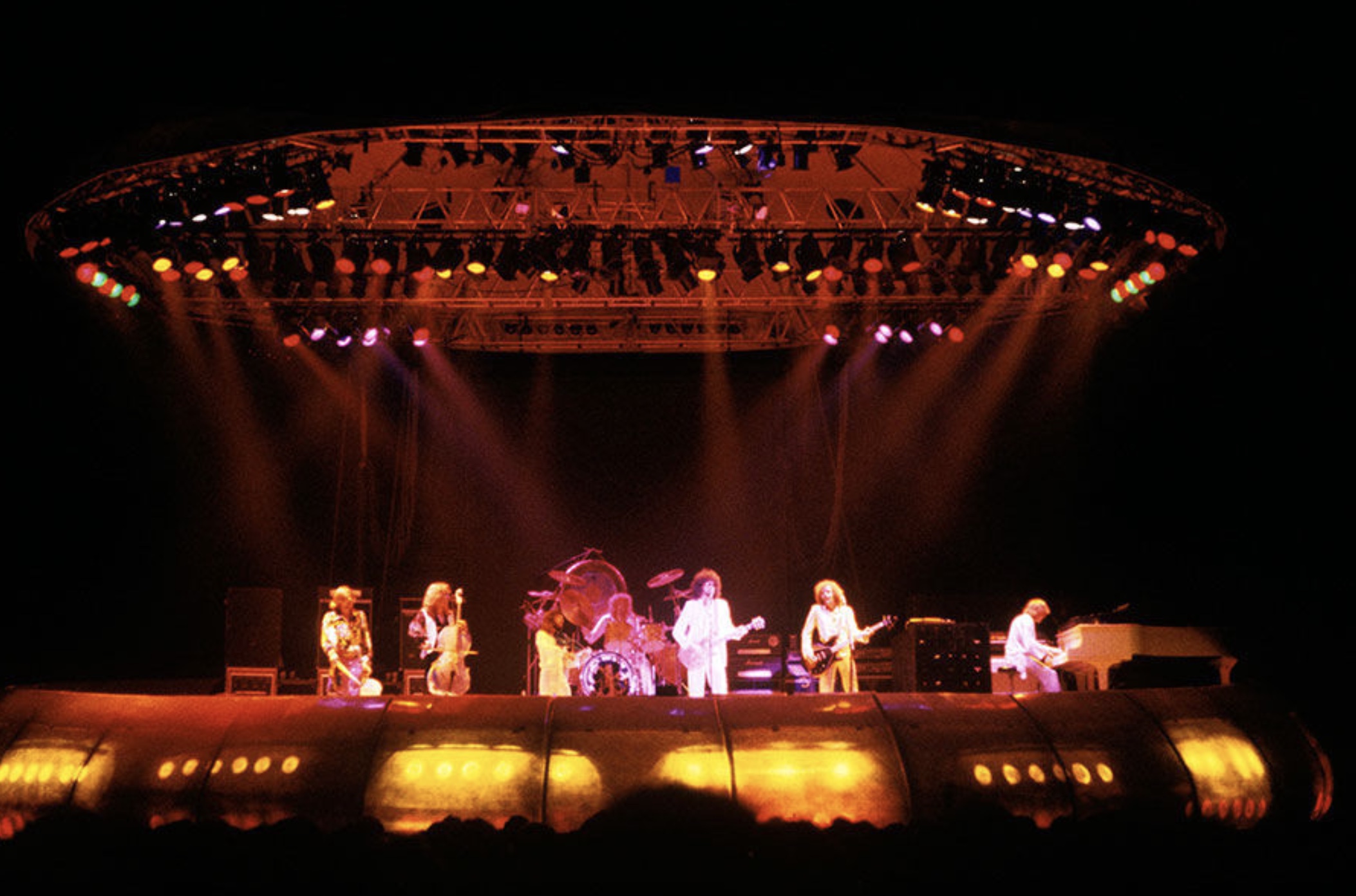 21 1970s Photos Of ELO That Won’t Bring You Down