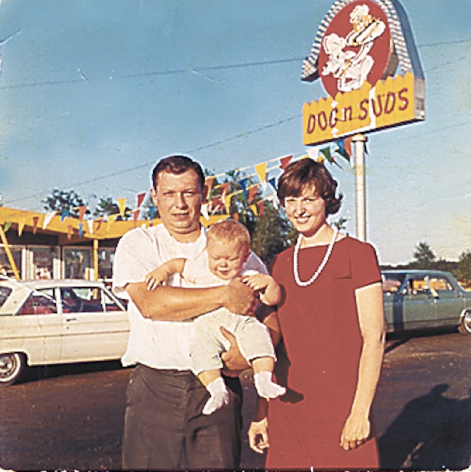 17 1970s Pics Remembering Dog N Suds Drive-Ins