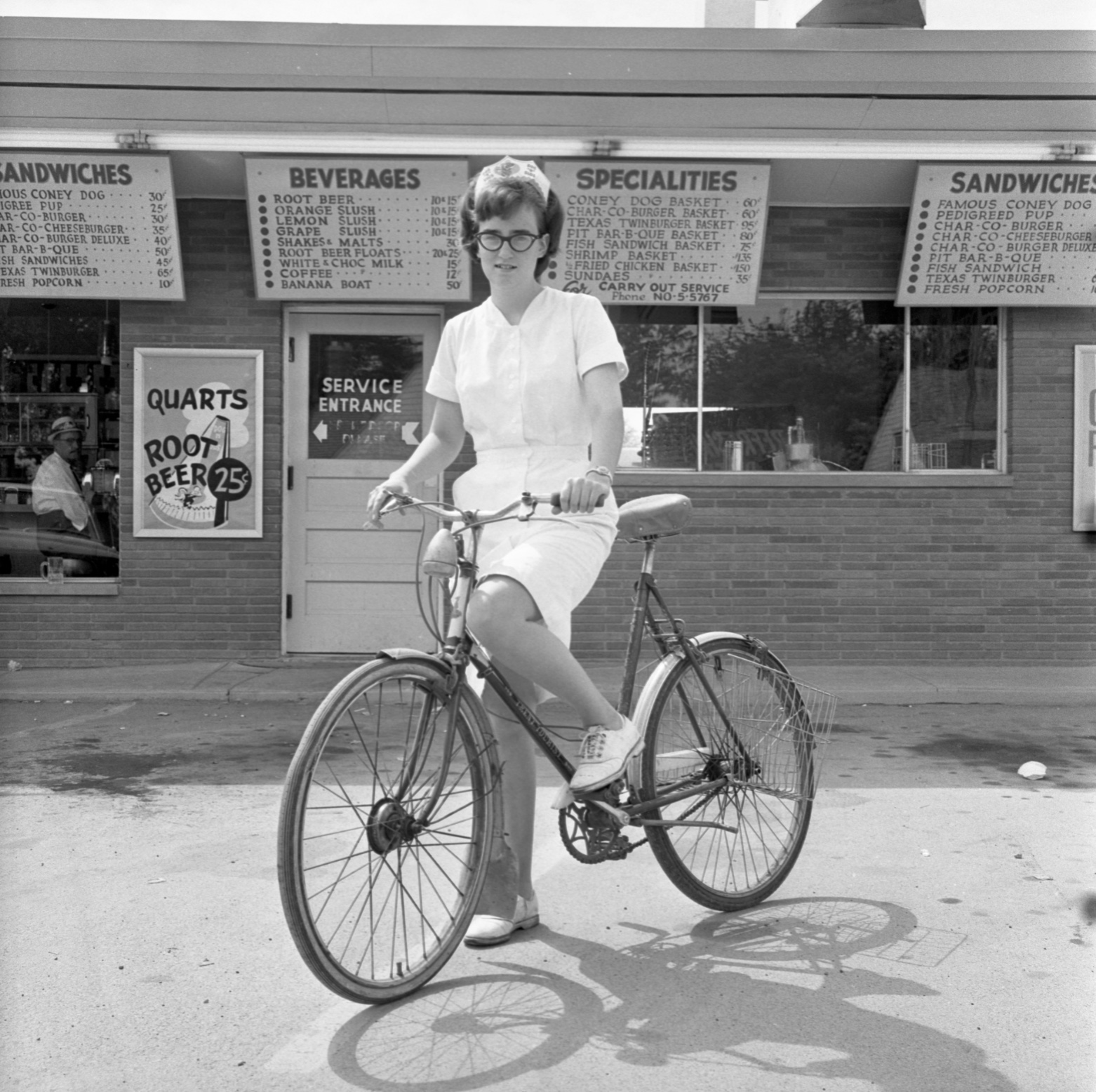 17 1970s Pics Remembering Dog N Suds Drive-Ins