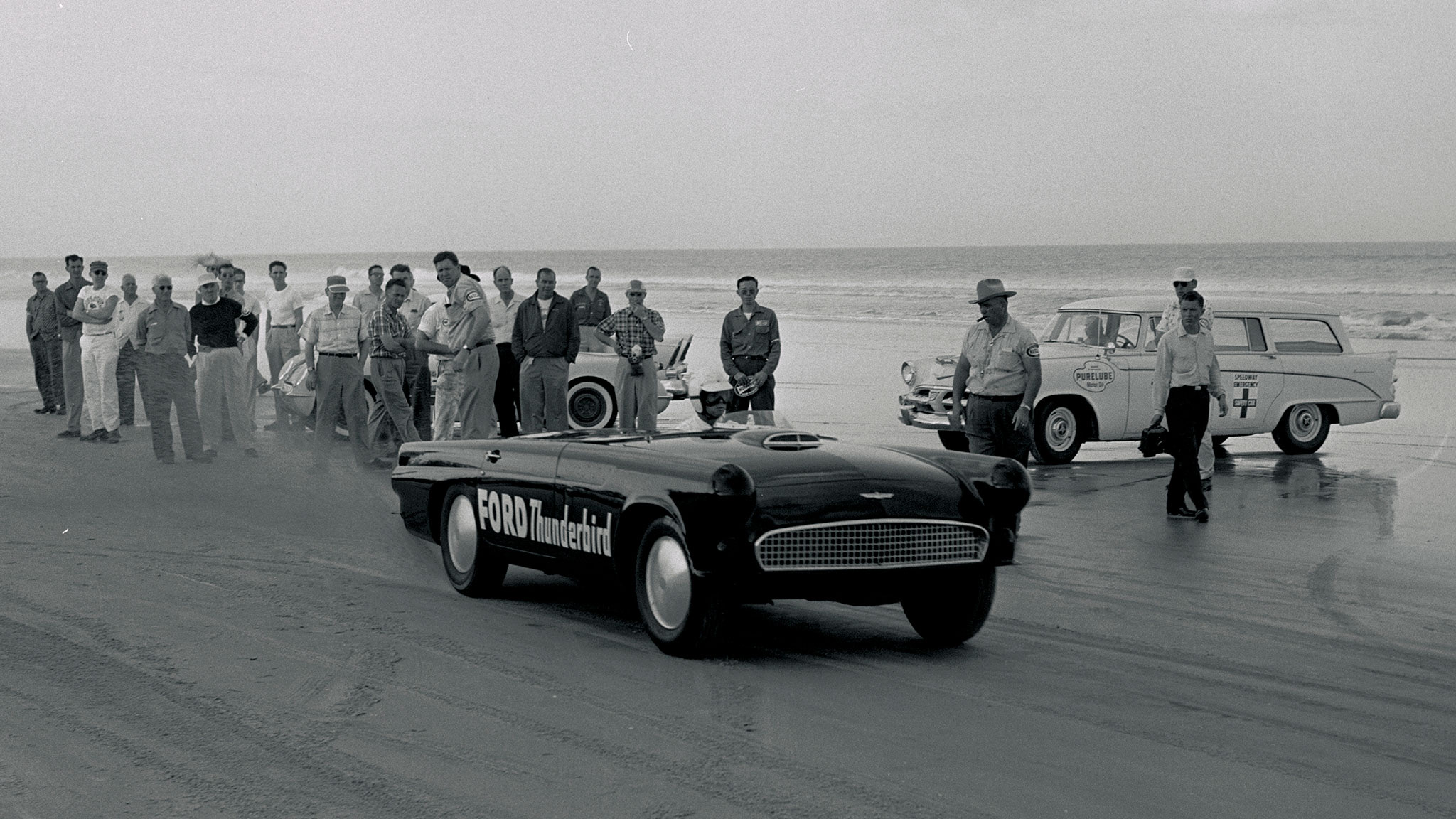 22 Thundering Pics Of 1957’s Daytona Beach Speed Week
