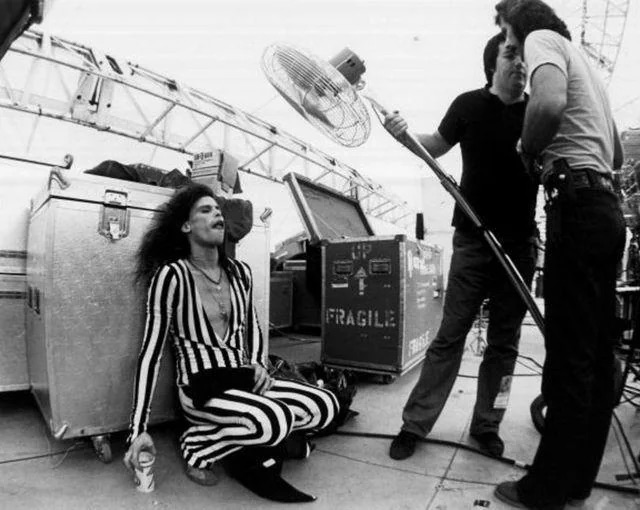 Steven Tyler cooling off under a fan.