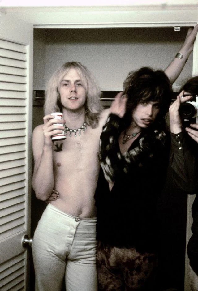 Steven Tyler and Tom Hamilton pose backstage.