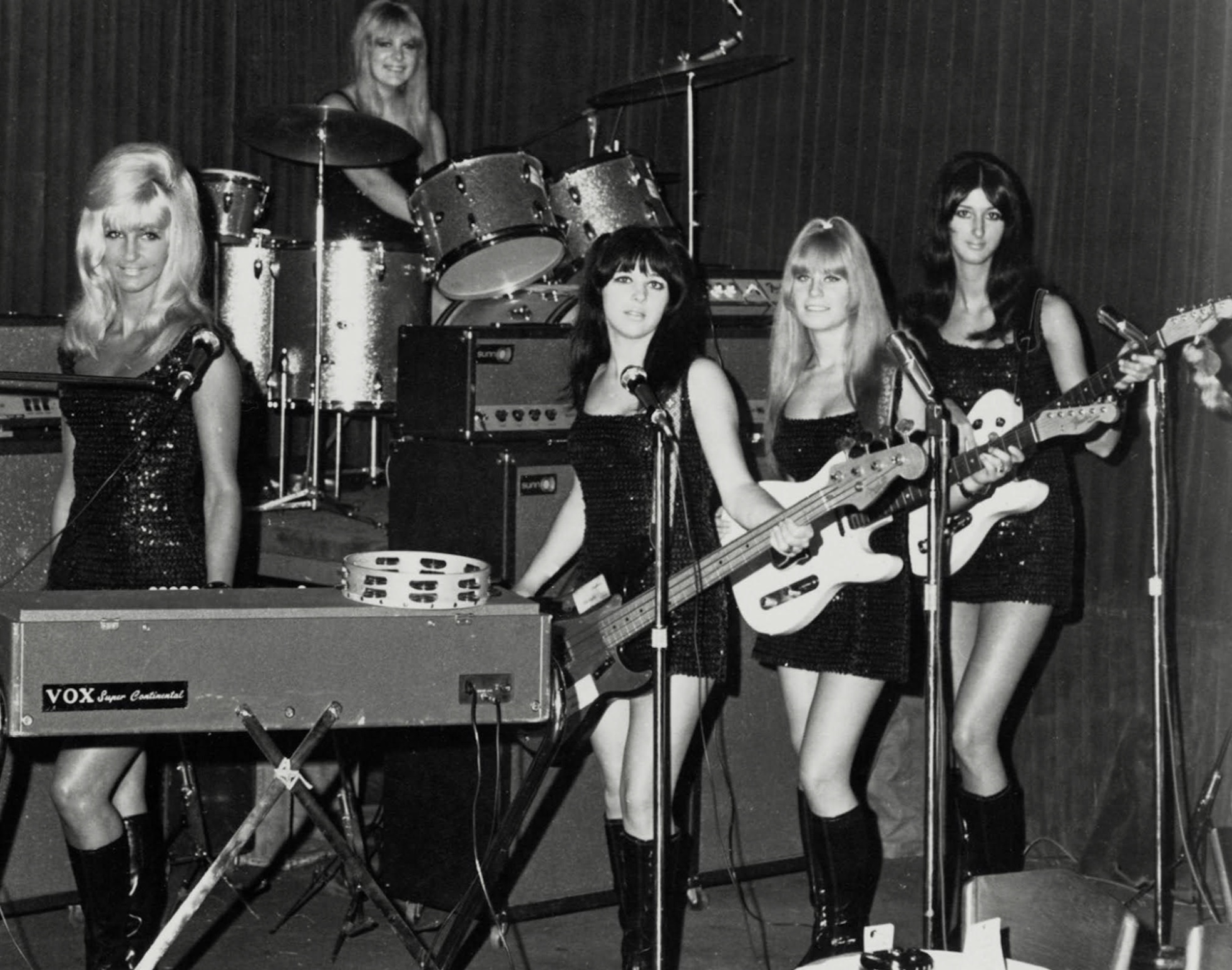 21 Photos Of 60s & 70s Garage Bands Rocking Out