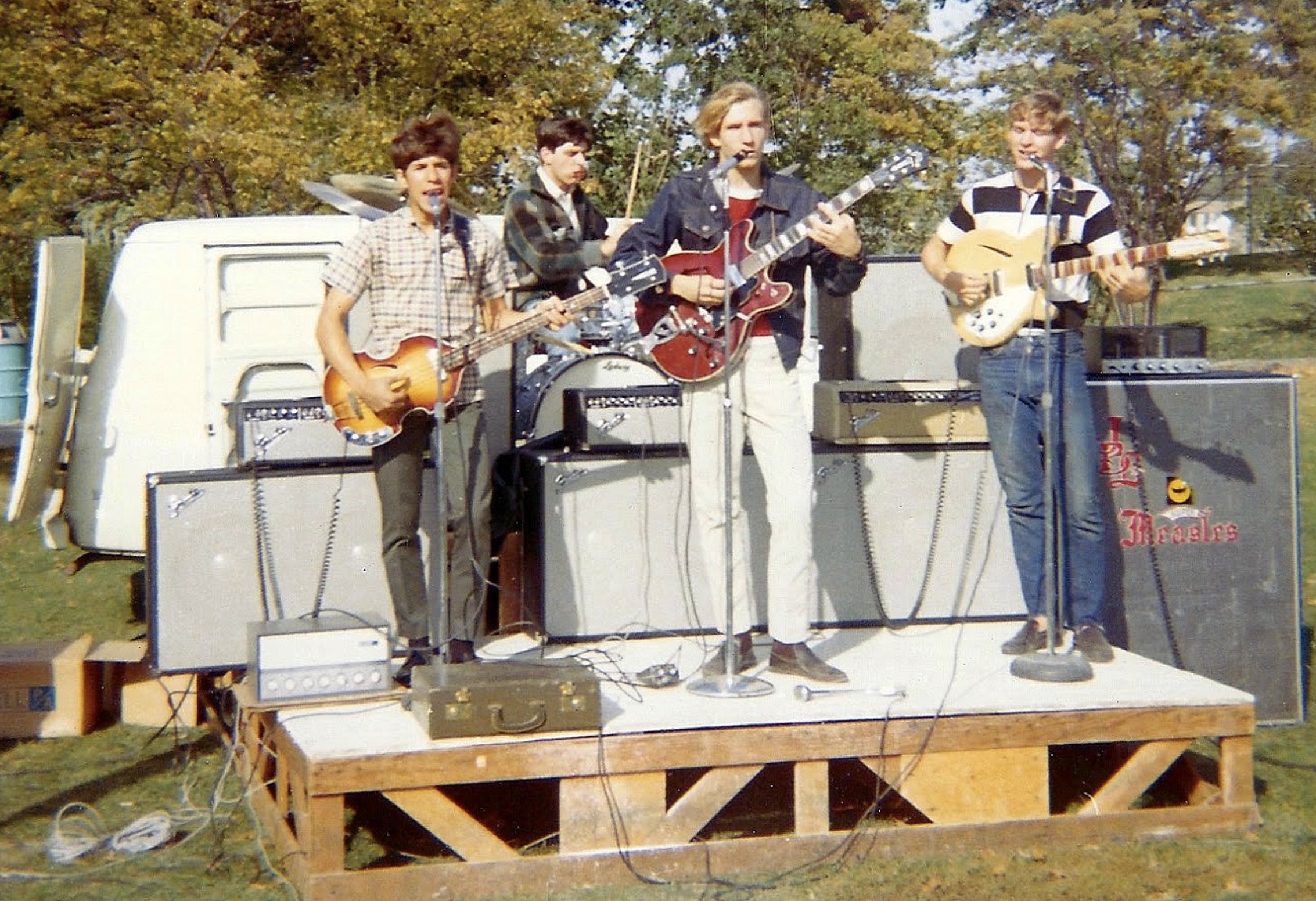 21 Photos Of 60s & 70s Garage Bands Rocking Out