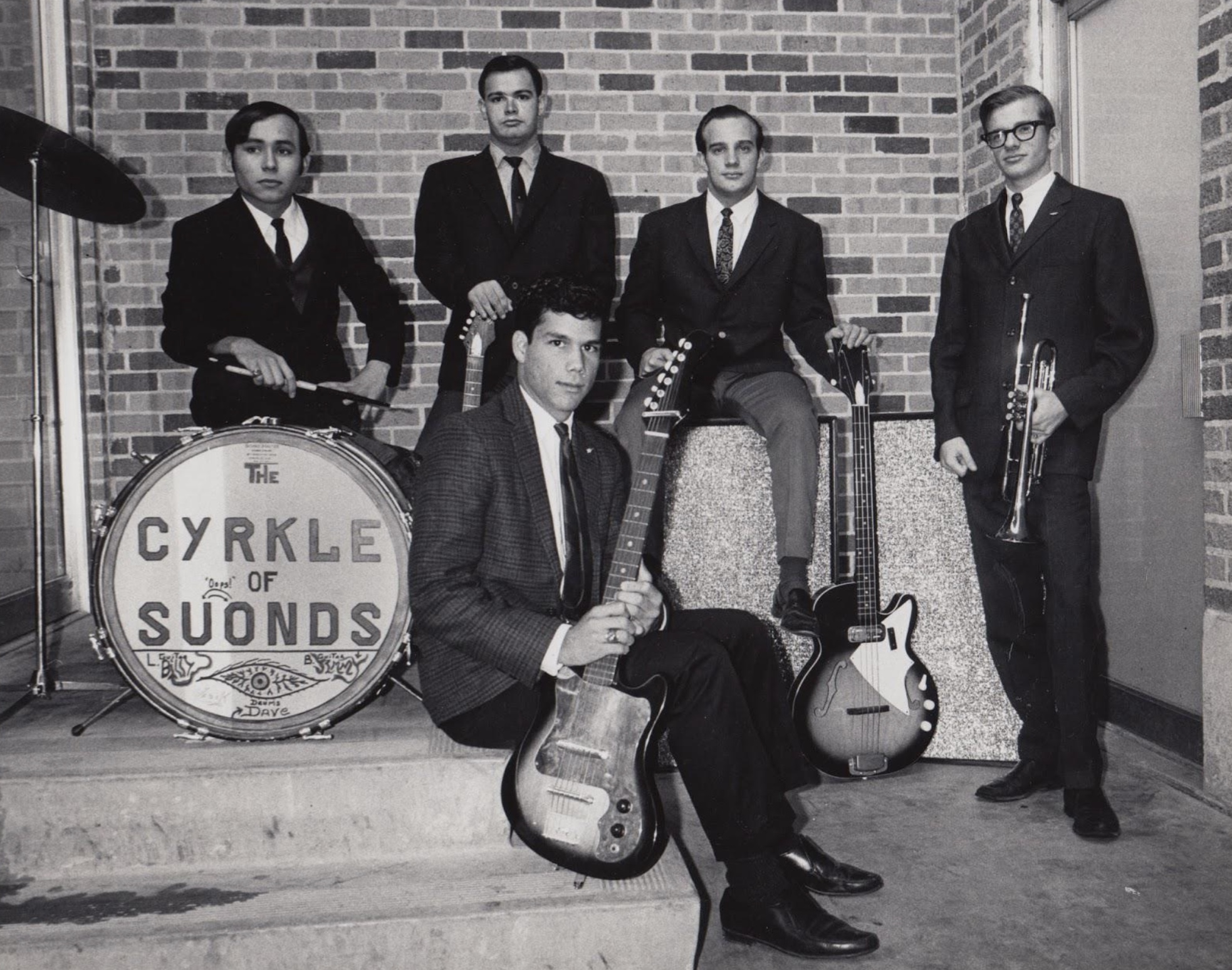 21 Photos Of 60s & 70s Garage Bands Rocking Out