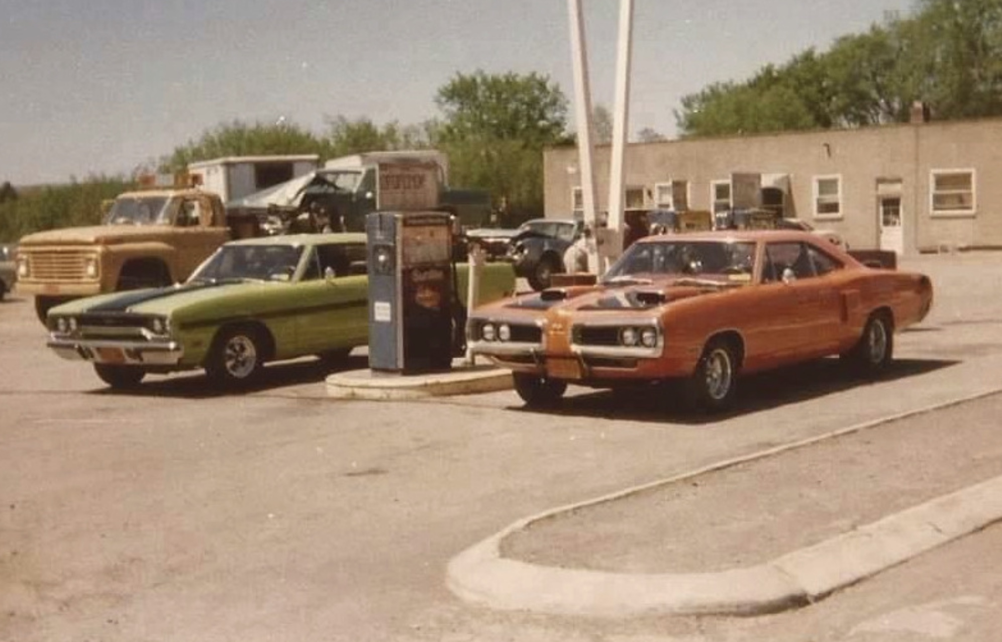 21 Photos Remembering The Peak Era Of Muscle Cars