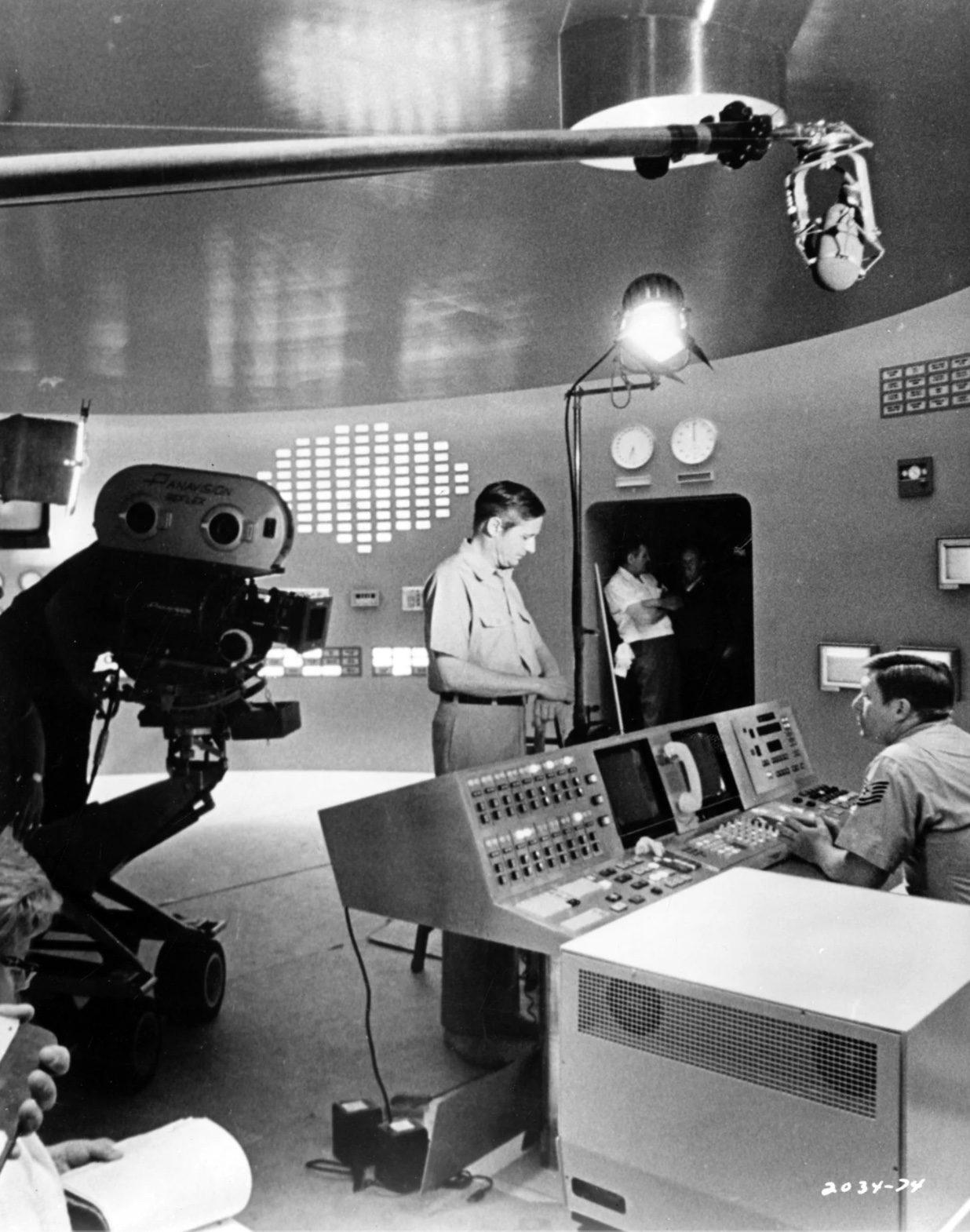 21 Photos Remembering The Works Of Michael Crichton