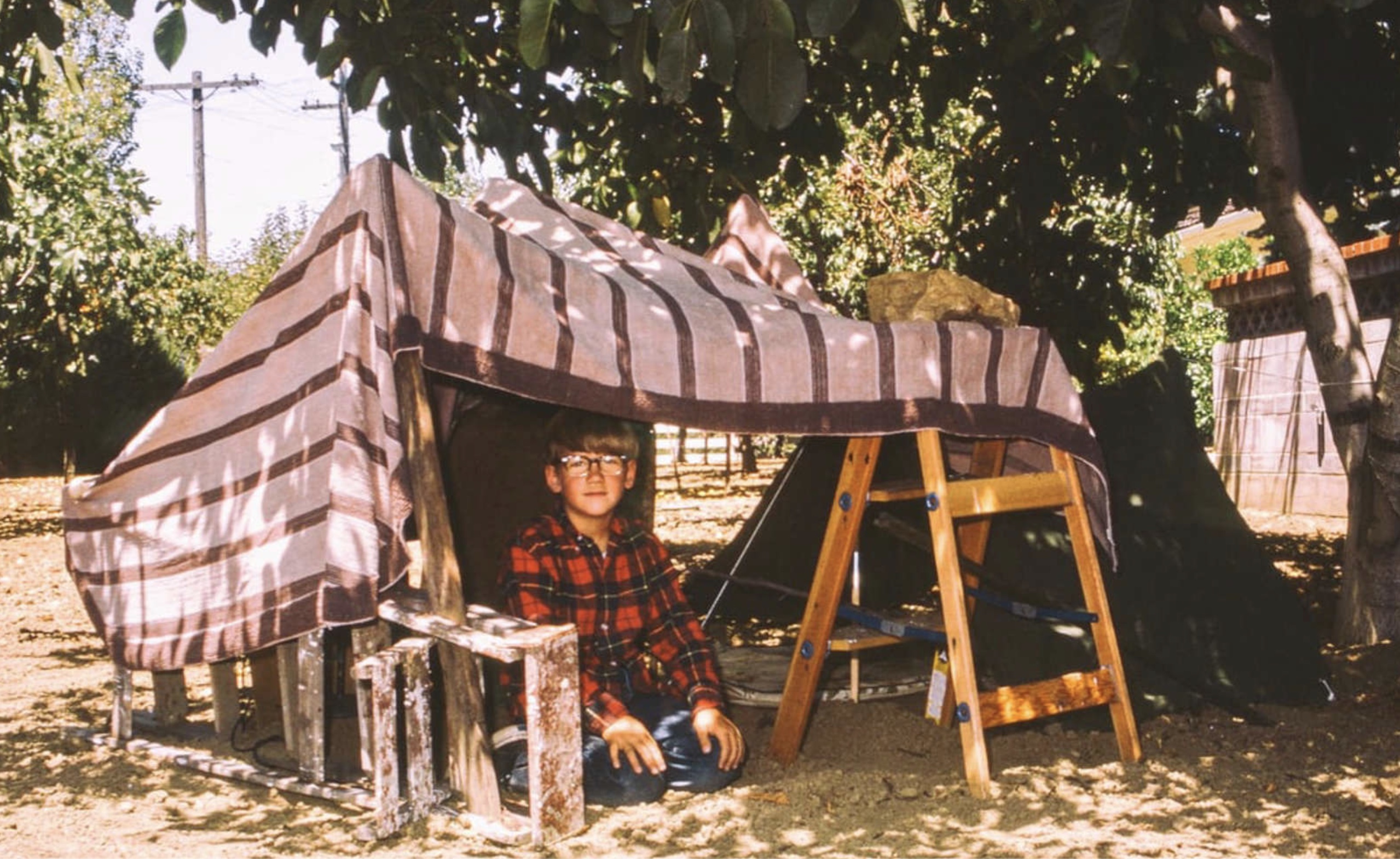 22 Vintage Pics Of Activities That Cell Phones Ruined