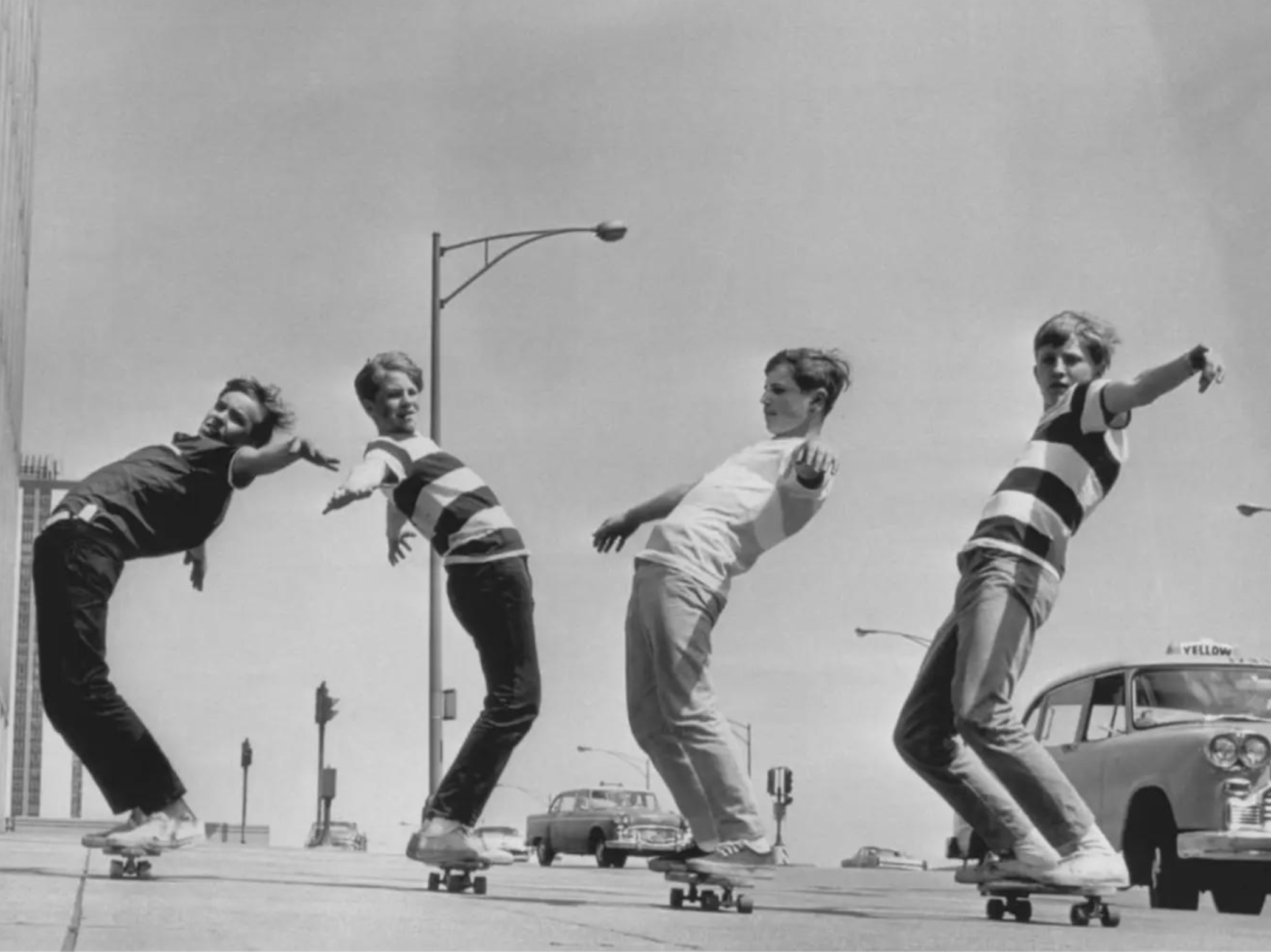 22 Vintage Pics Of Activities That Cell Phones Ruined