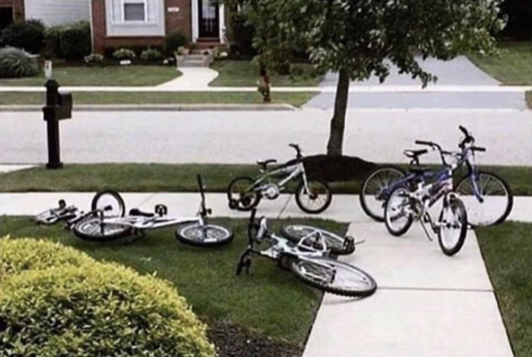 22 Vintage Pics Of Activities That Cell Phones Ruined