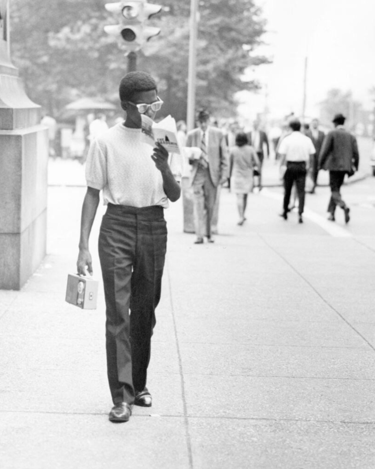 22 Vintage Pics Of Activities That Cell Phones Ruined