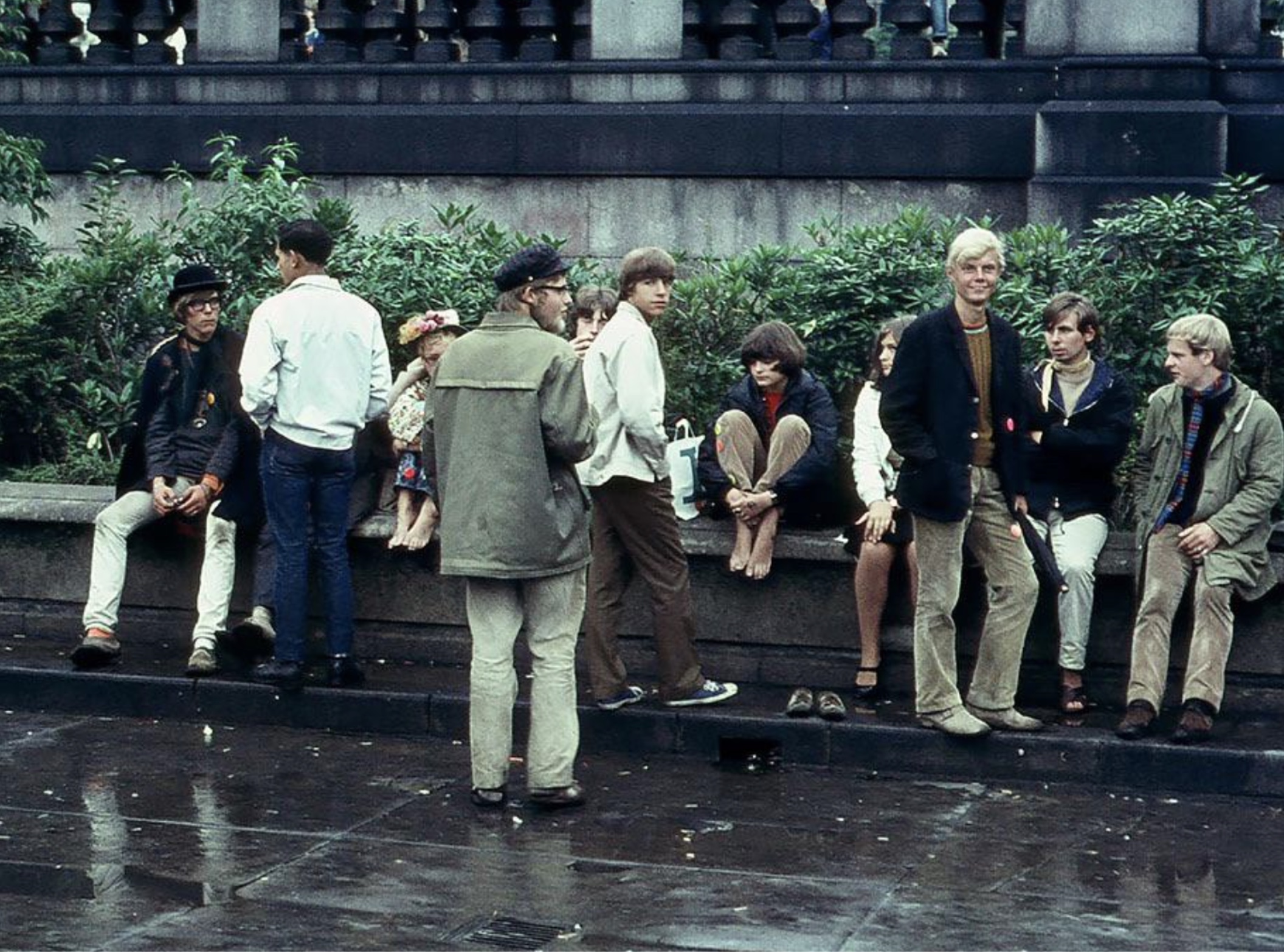 22 Vintage Pics Of Activities That Cell Phones Ruined