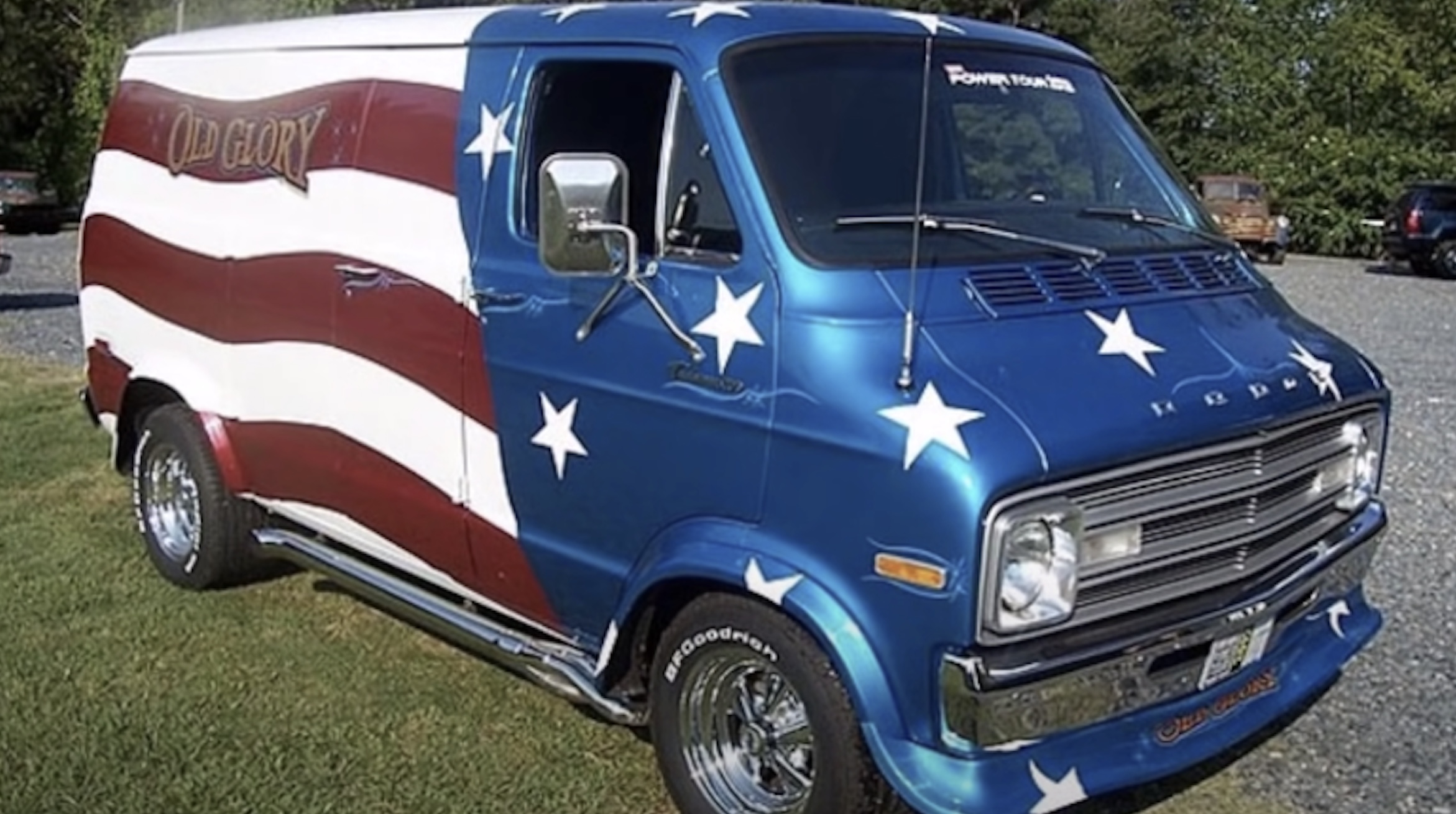 22 Photos Of Crazy 1970's Custom Van Paint Jobs